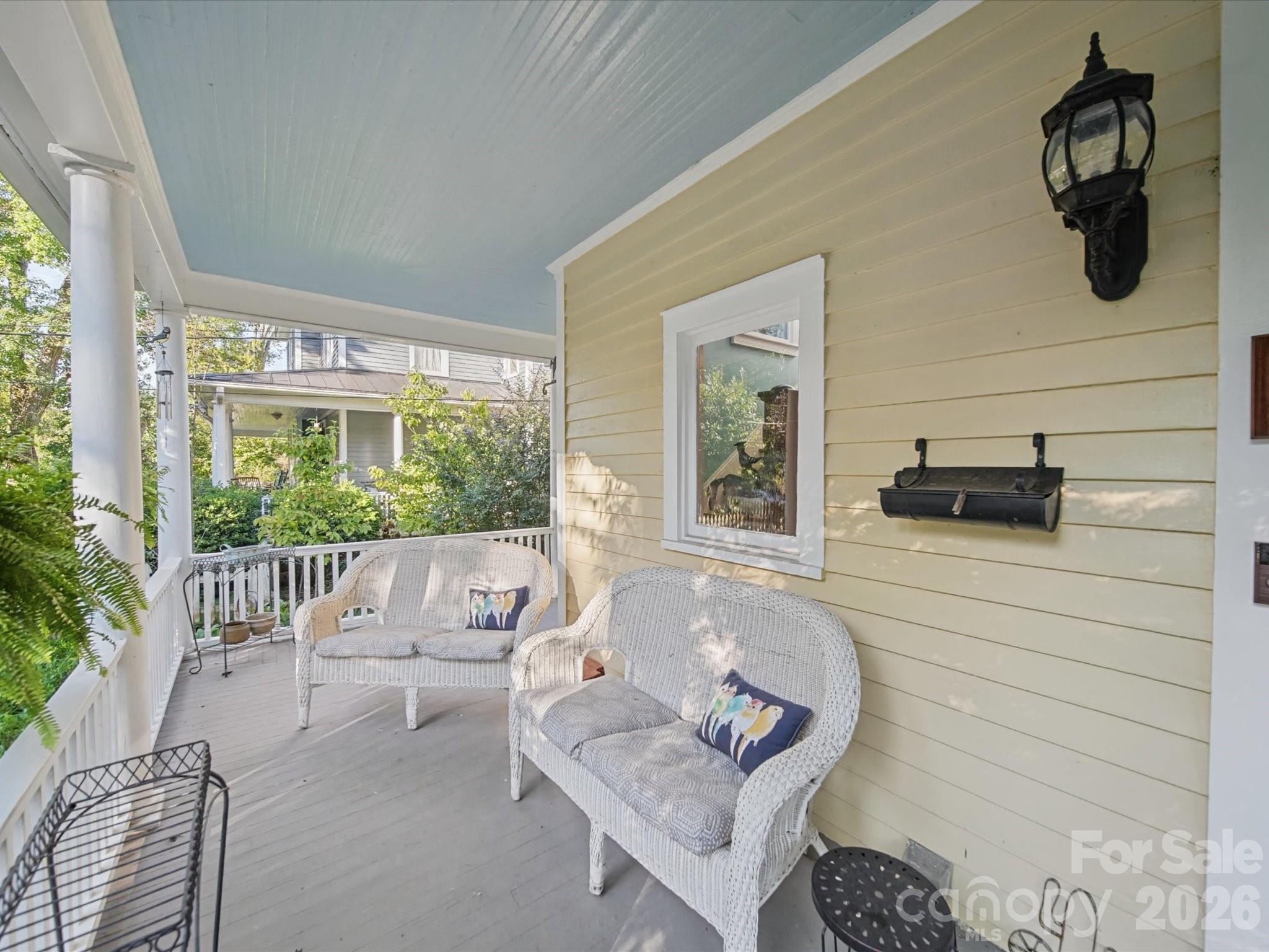 226 S Ellis Street Property Photo 4