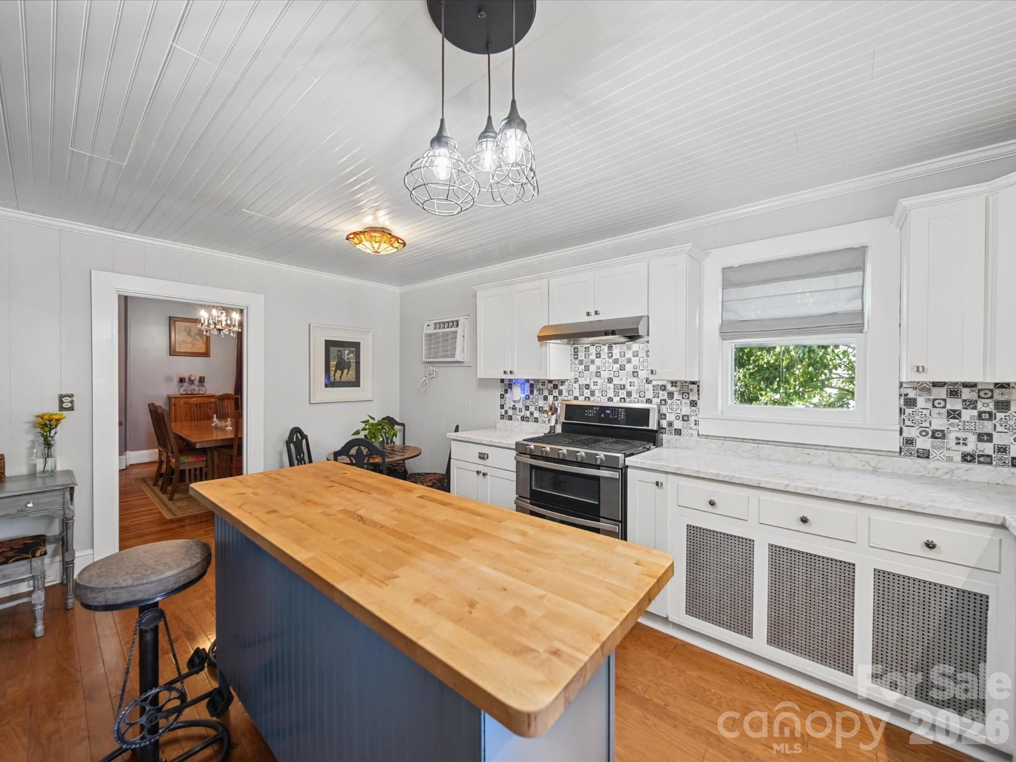 226 S Ellis Street Property Photo 16