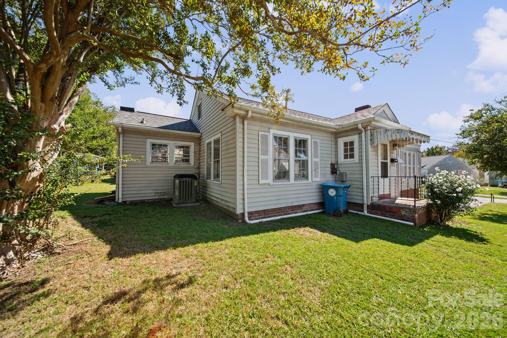 402 Heilig Avenue Property Photo 1