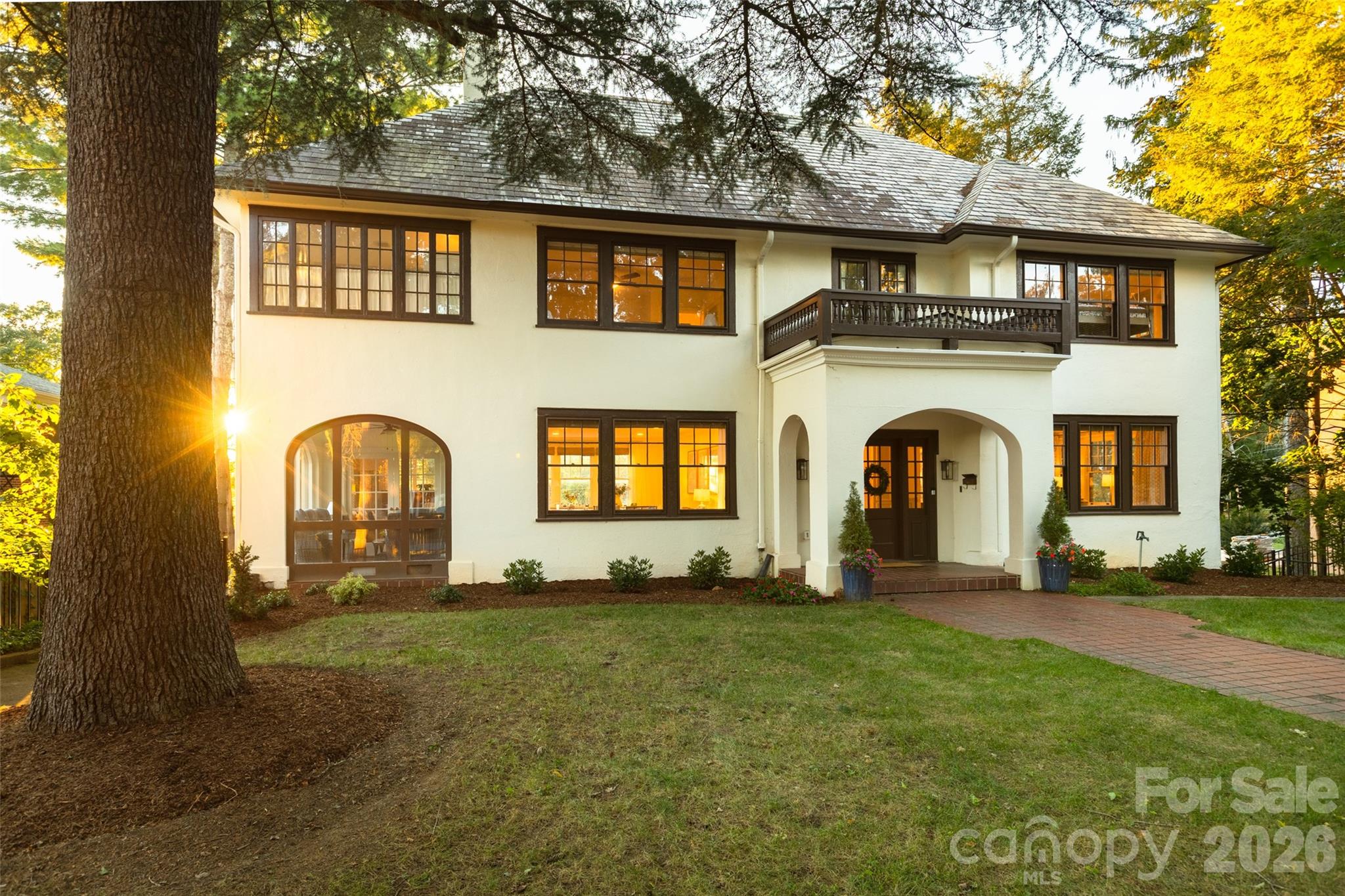 200 Kimberly Avenue Property Photo 1