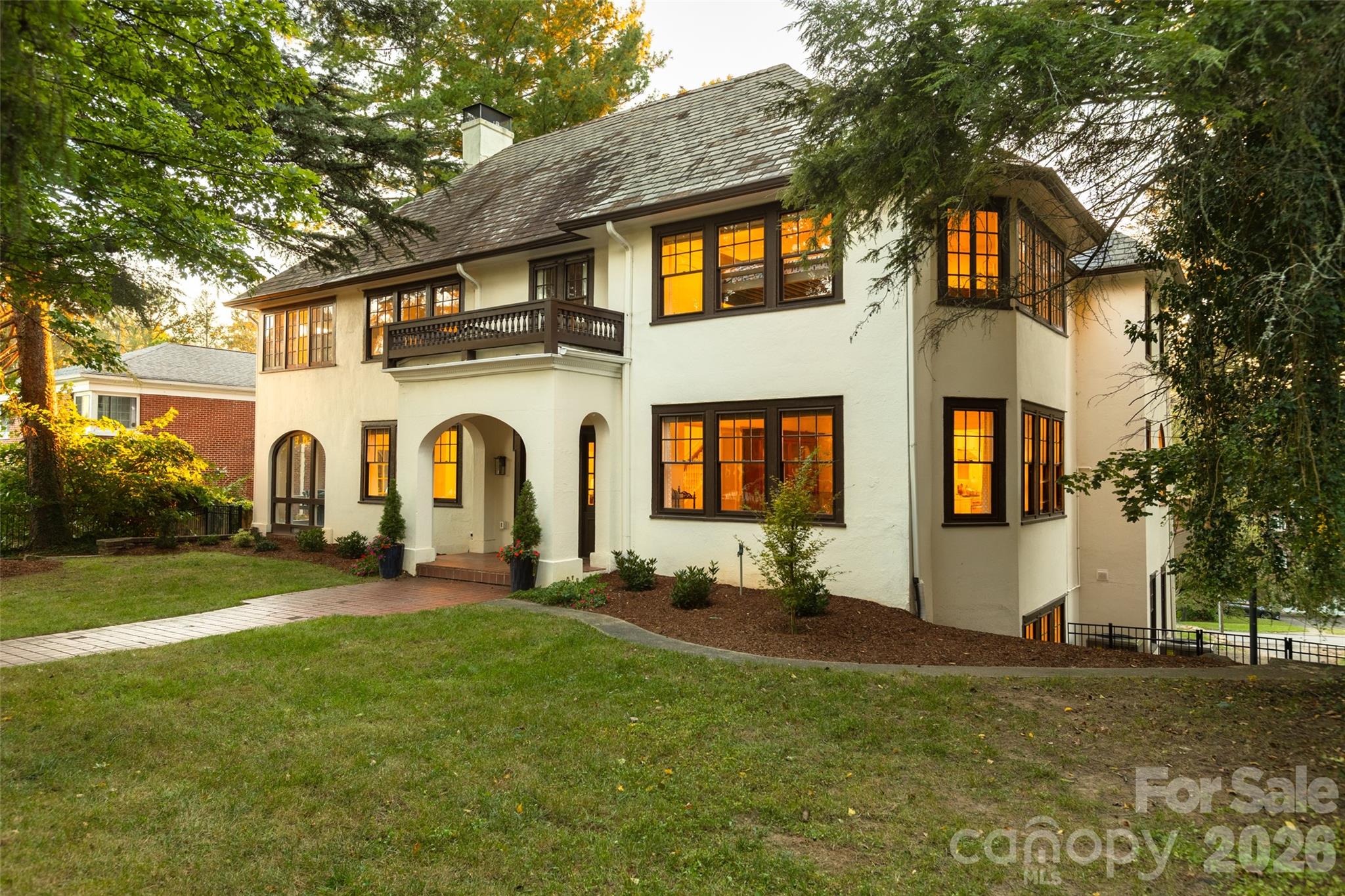 200 Kimberly Avenue Property Photo 2