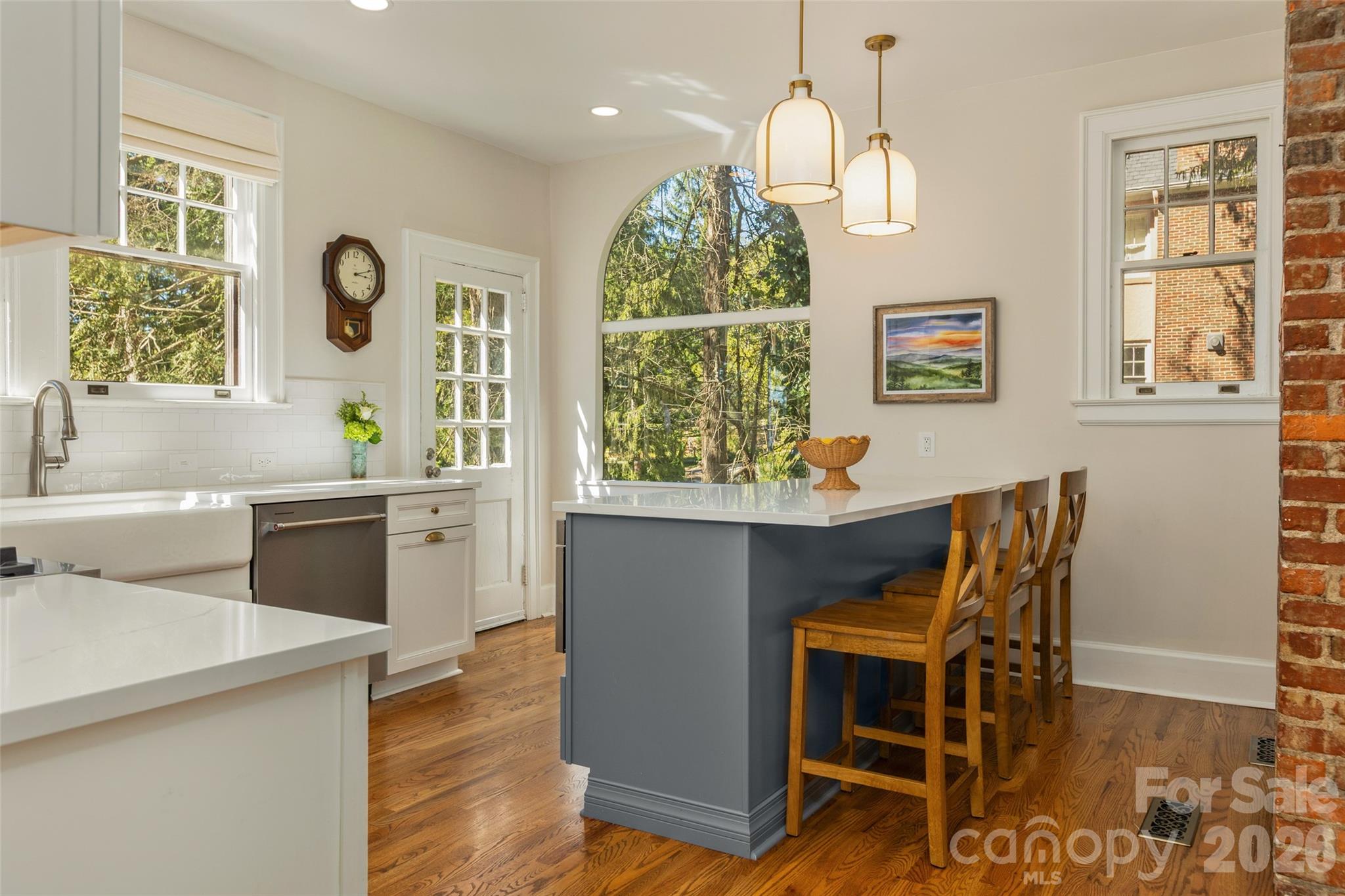 200 Kimberly Avenue Property Photo 8