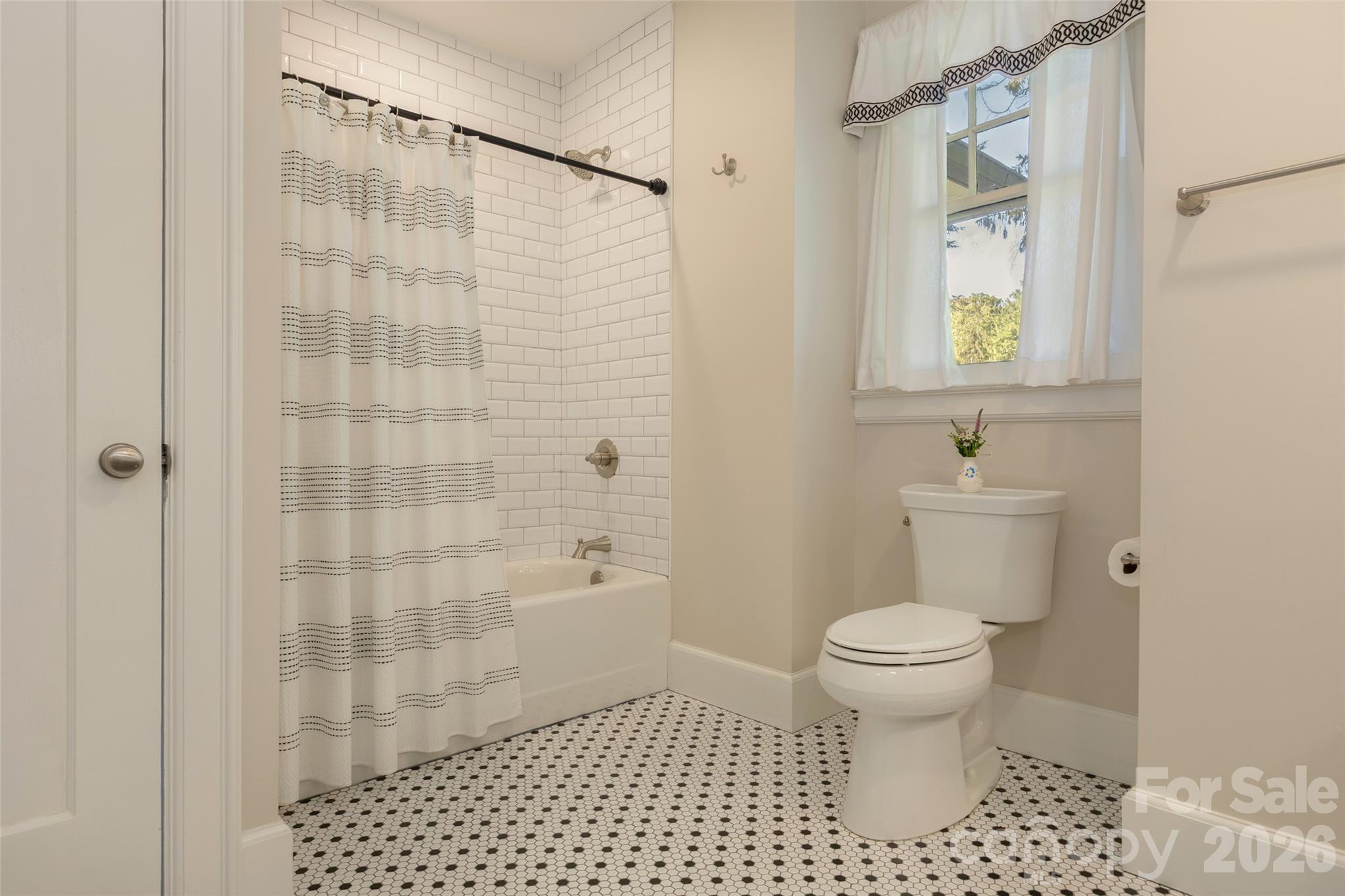 200 Kimberly Avenue Property Photo 30