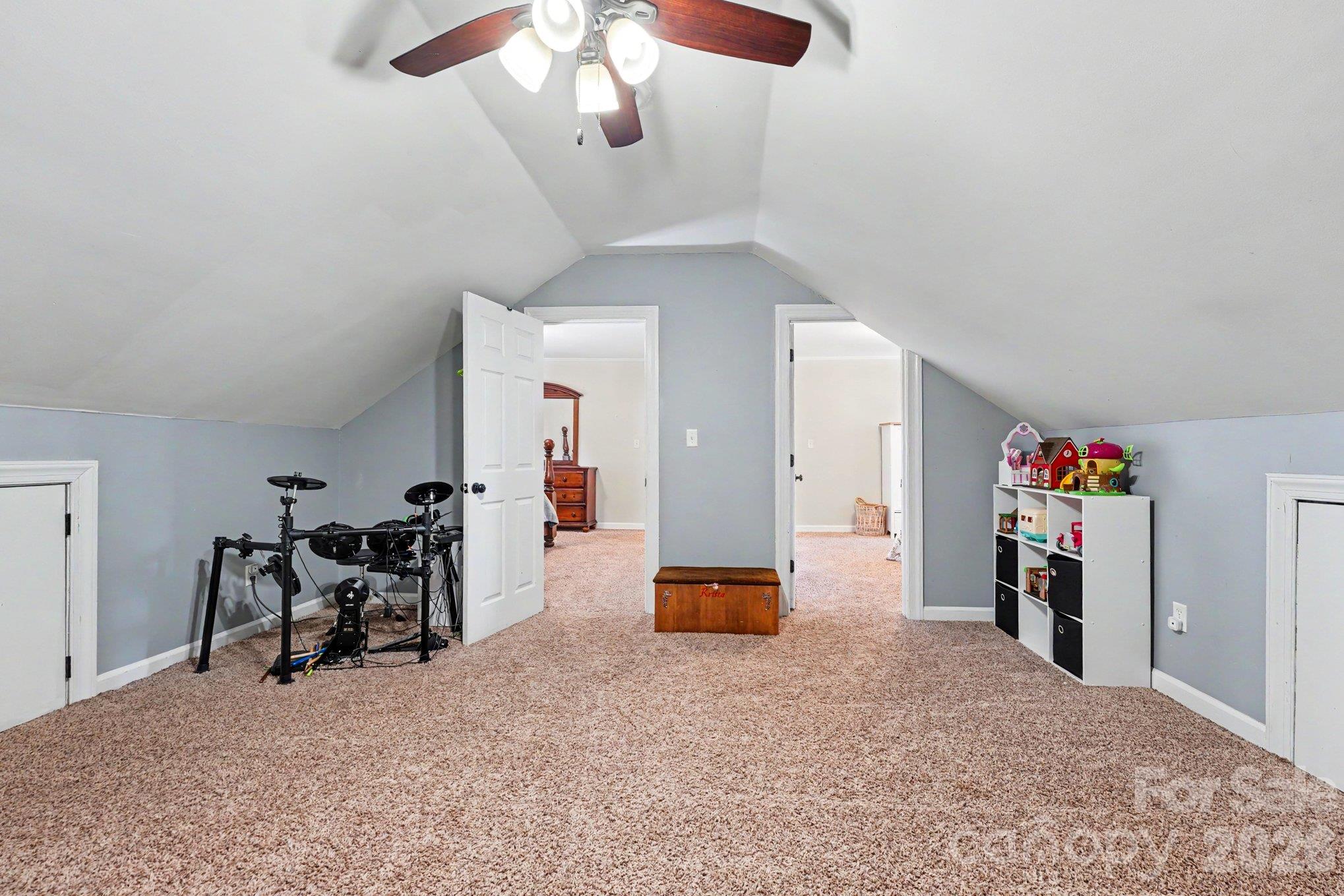 607 Anderson Avenue Property Photo 35