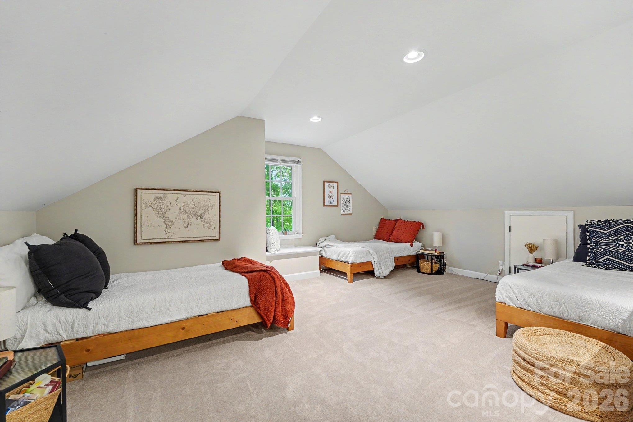 607 Anderson Avenue Property Photo 38