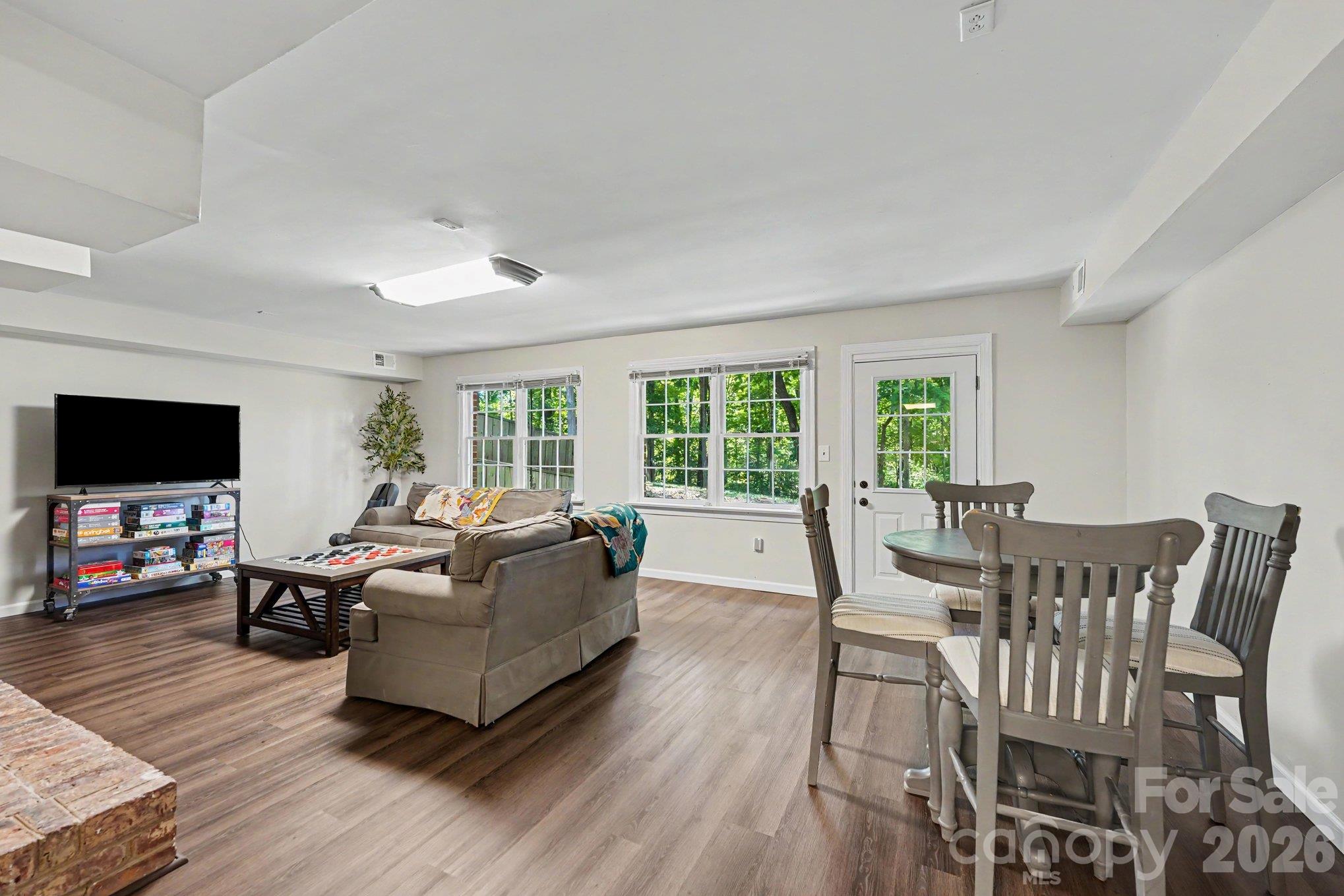 607 Anderson Avenue Property Photo 41