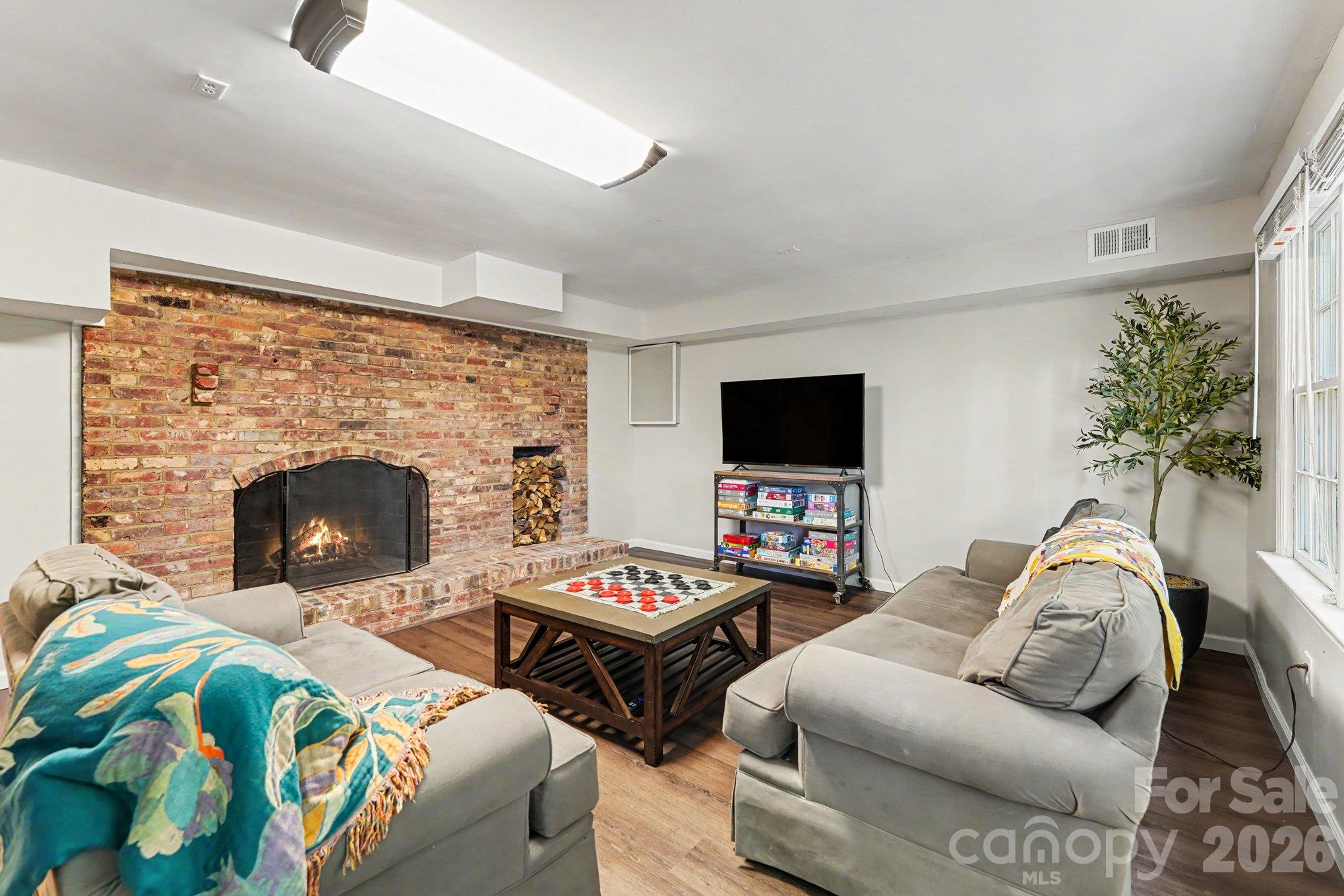 607 Anderson Avenue Property Photo 42