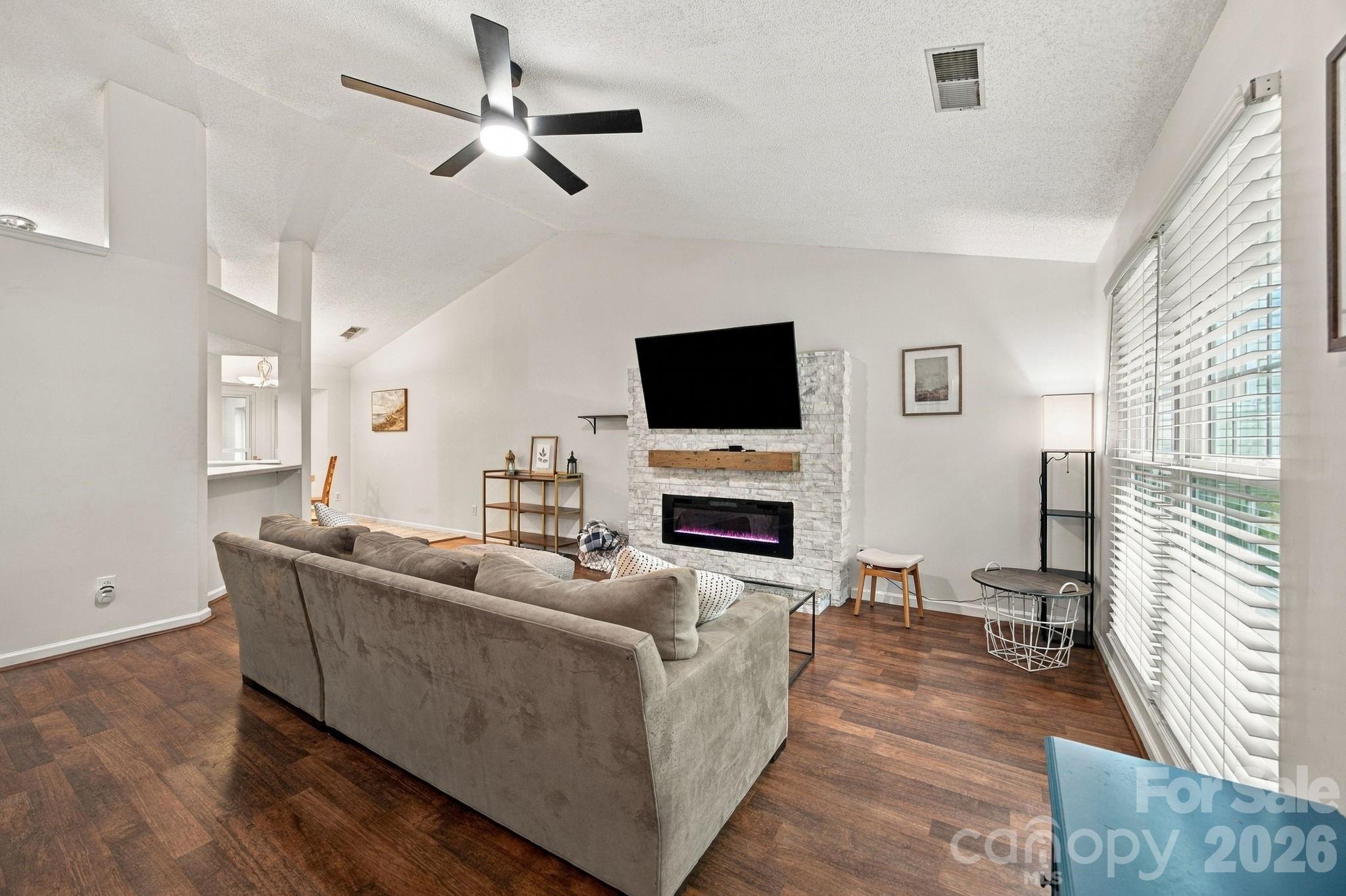 8536 Woodford Bridge Drive Property Photo 5