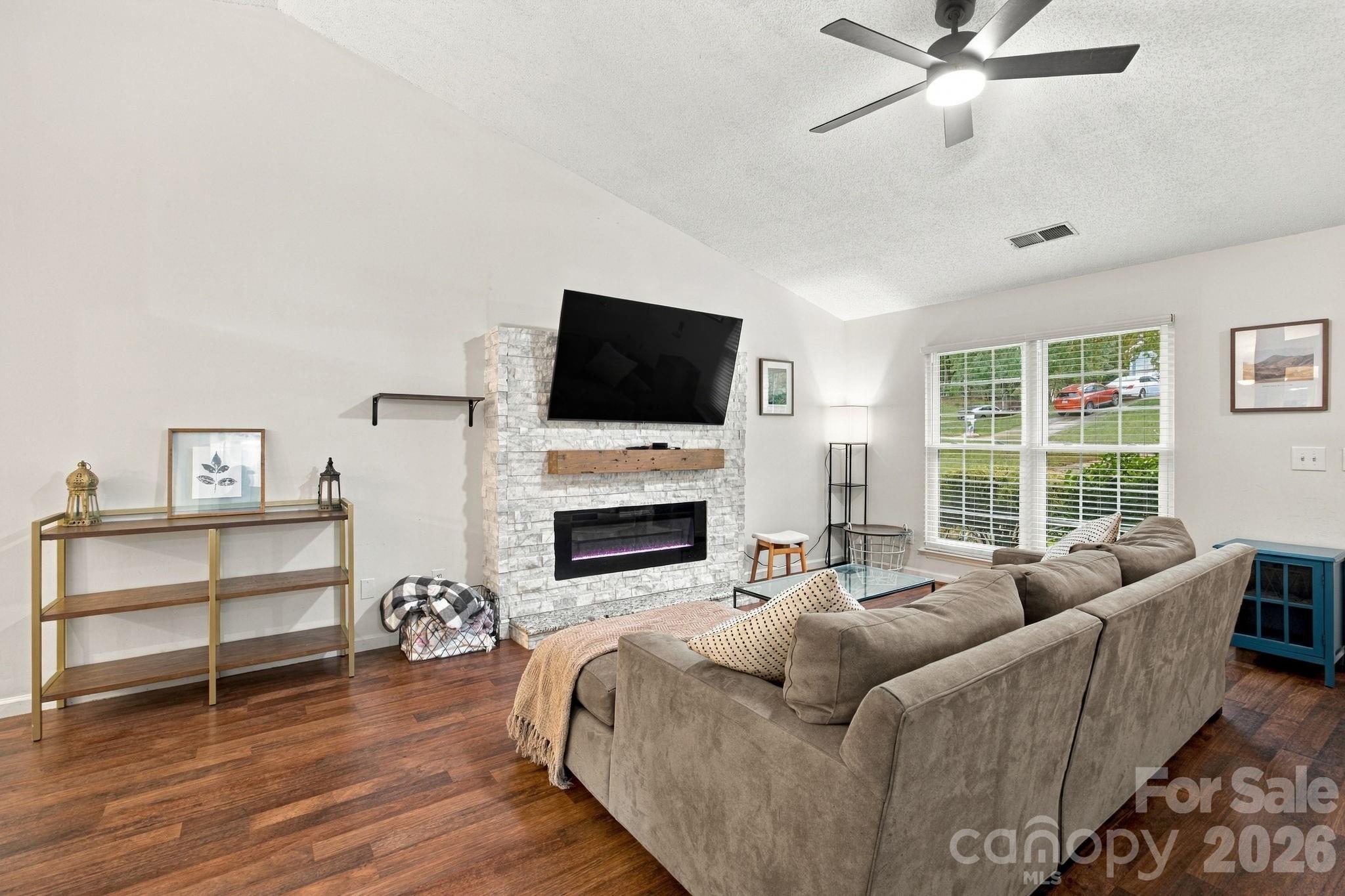 8536 Woodford Bridge Drive Property Photo 6