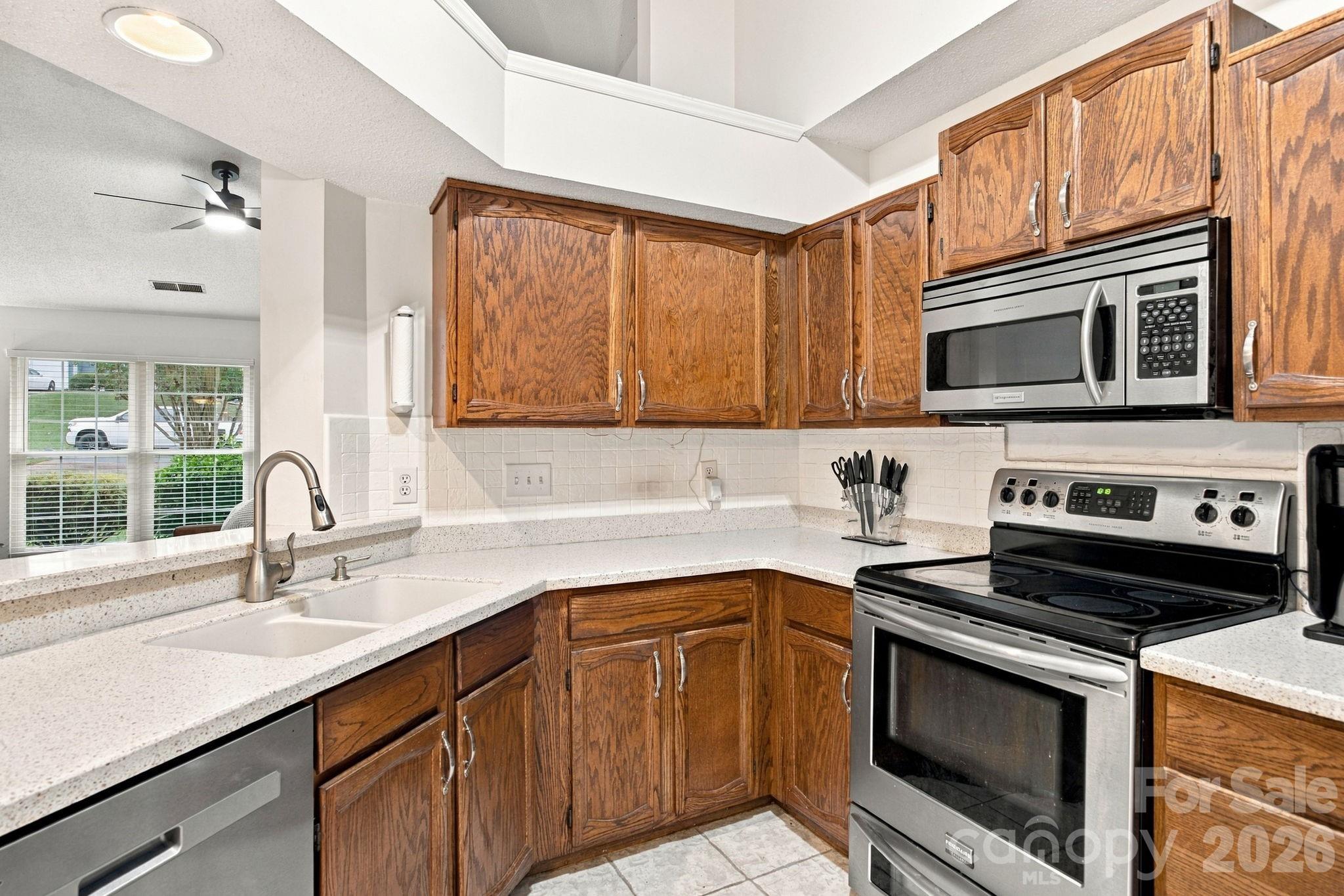 8536 Woodford Bridge Drive Property Photo 12