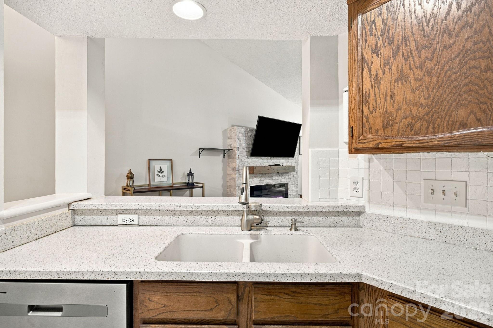 8536 Woodford Bridge Drive Property Photo 13