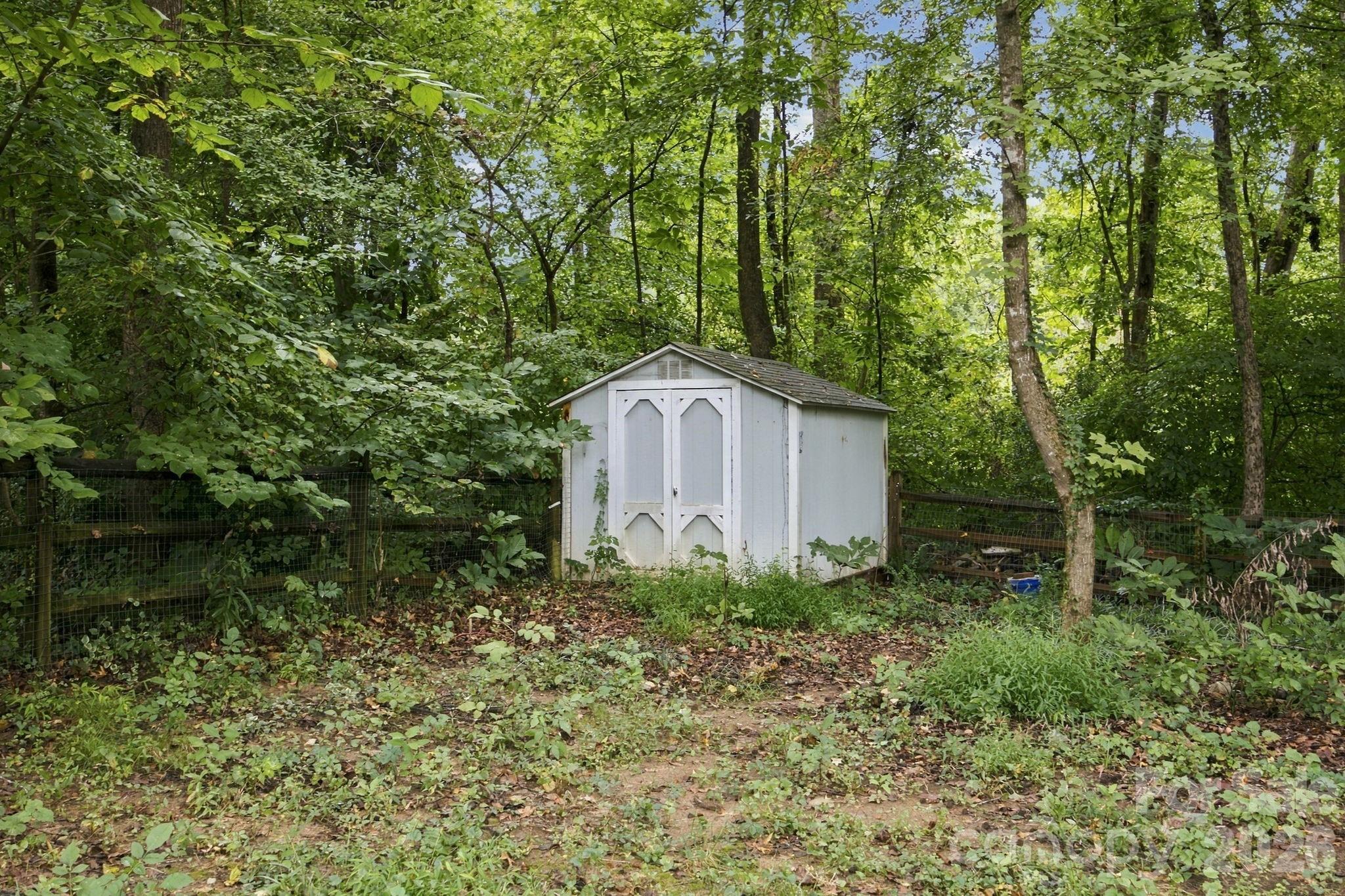 8536 Woodford Bridge Drive Property Photo 28