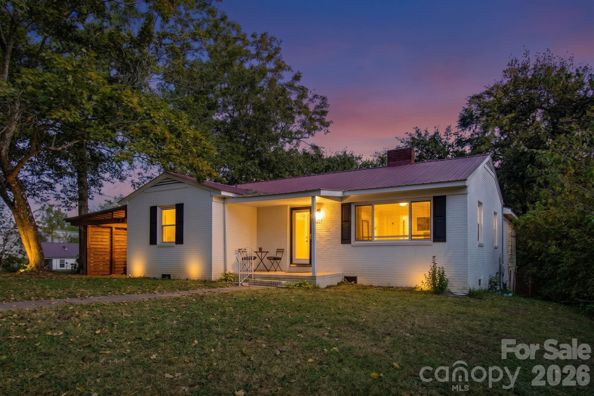 202 E 4th Street Property Photo 1
