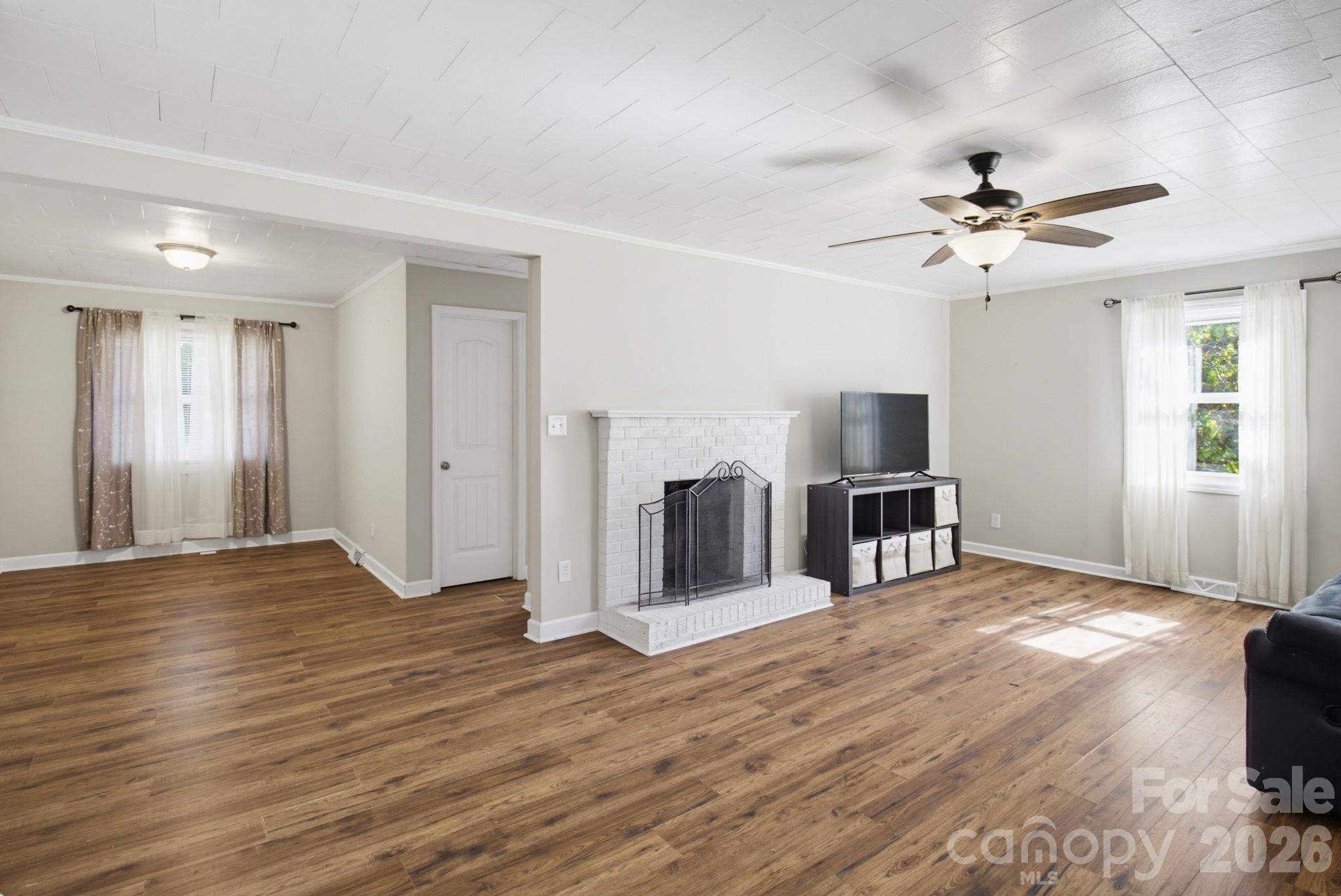 202 E 4th Street Property Photo 5