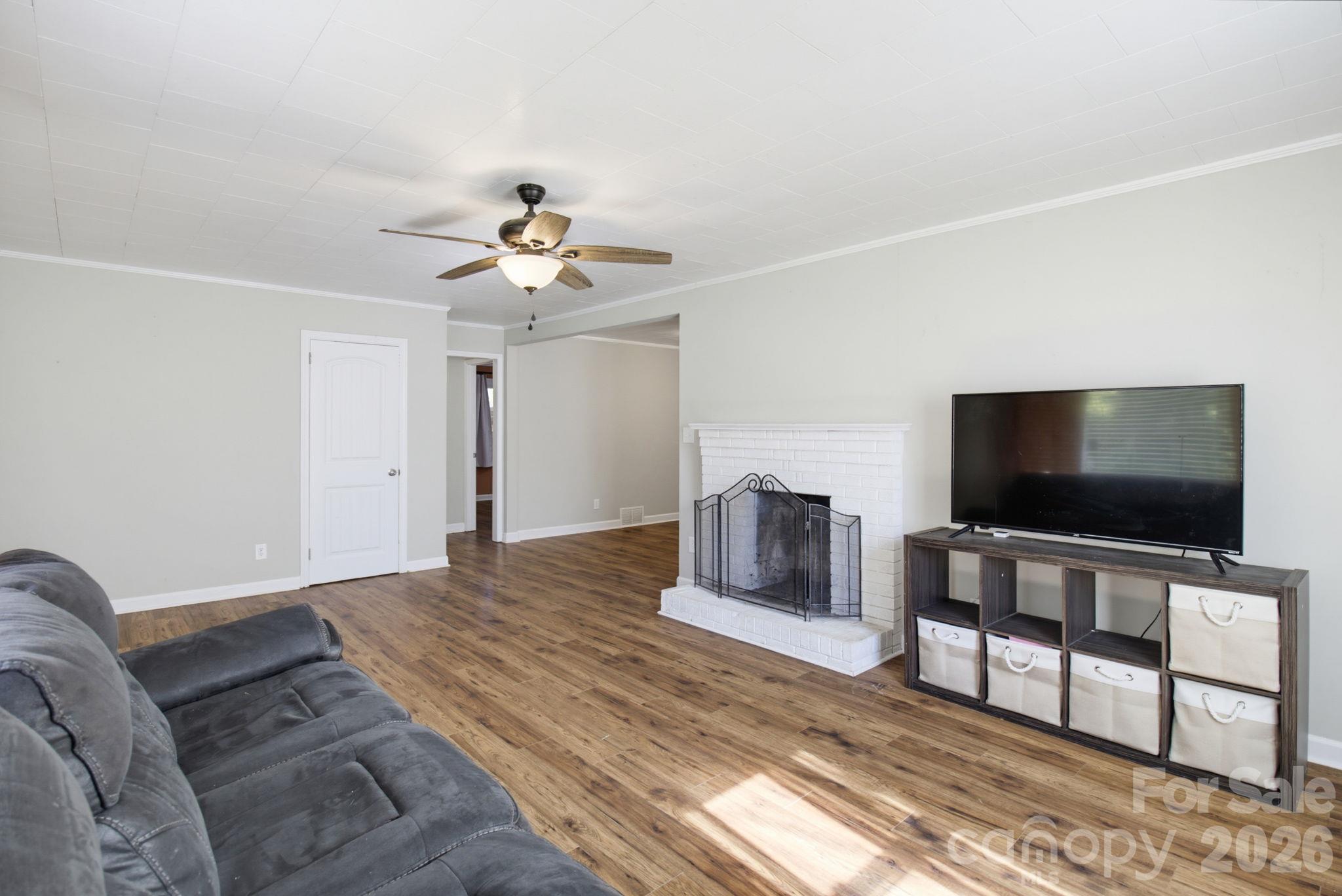 202 E 4th Street Property Photo 6