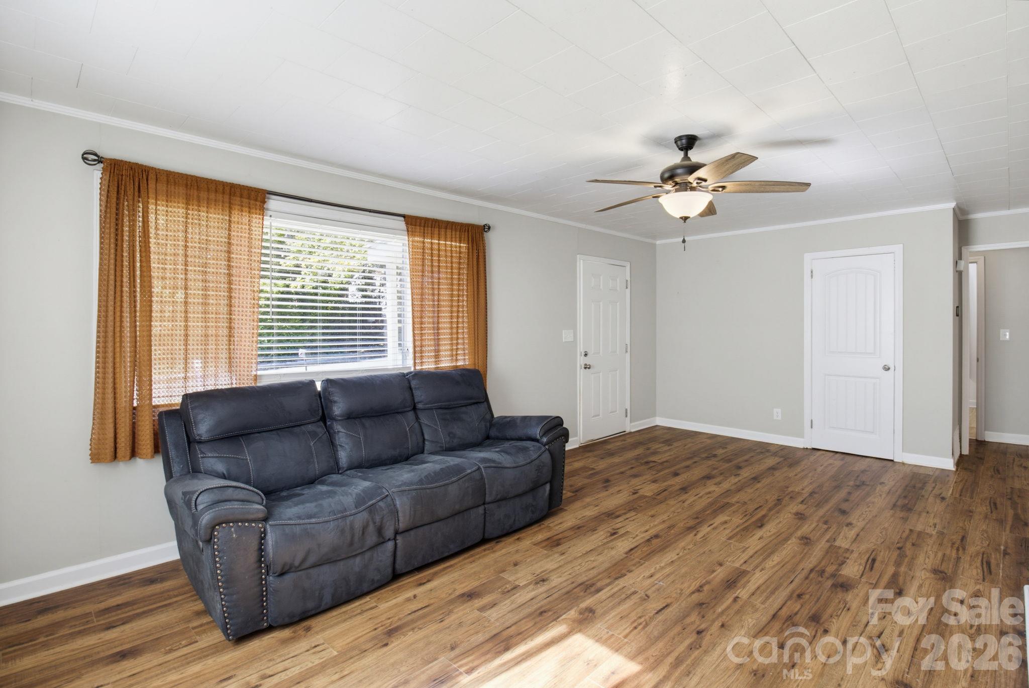 202 E 4th Street Property Photo 7