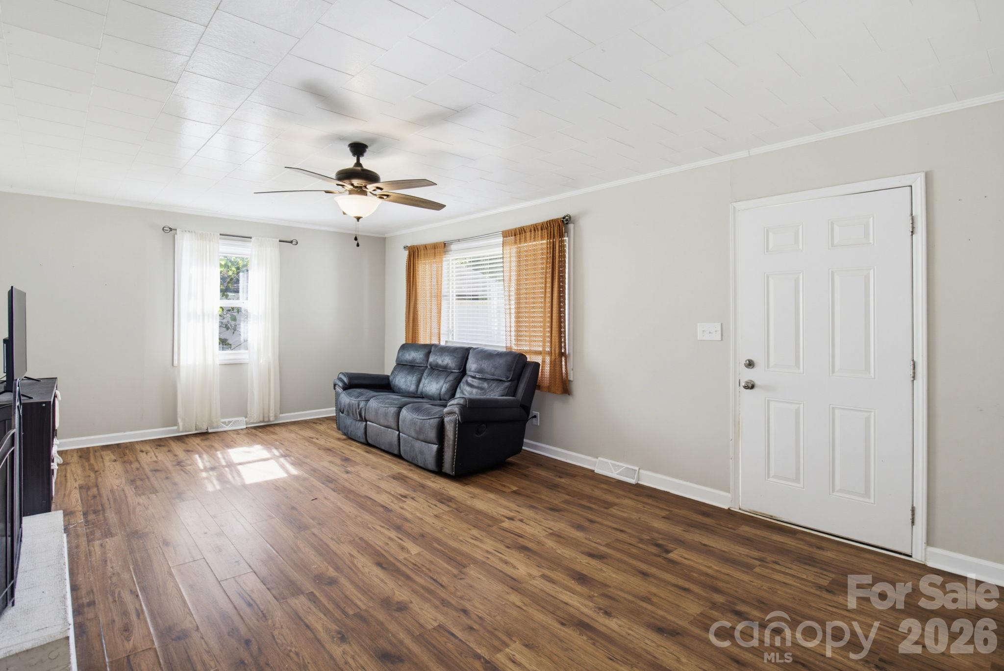 202 E 4th Street Property Photo 8