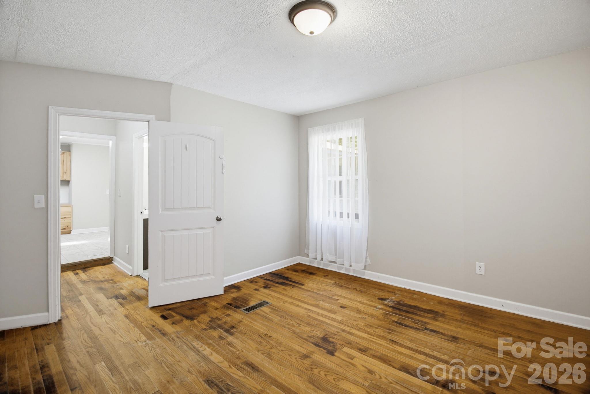 202 E 4th Street Property Photo 16