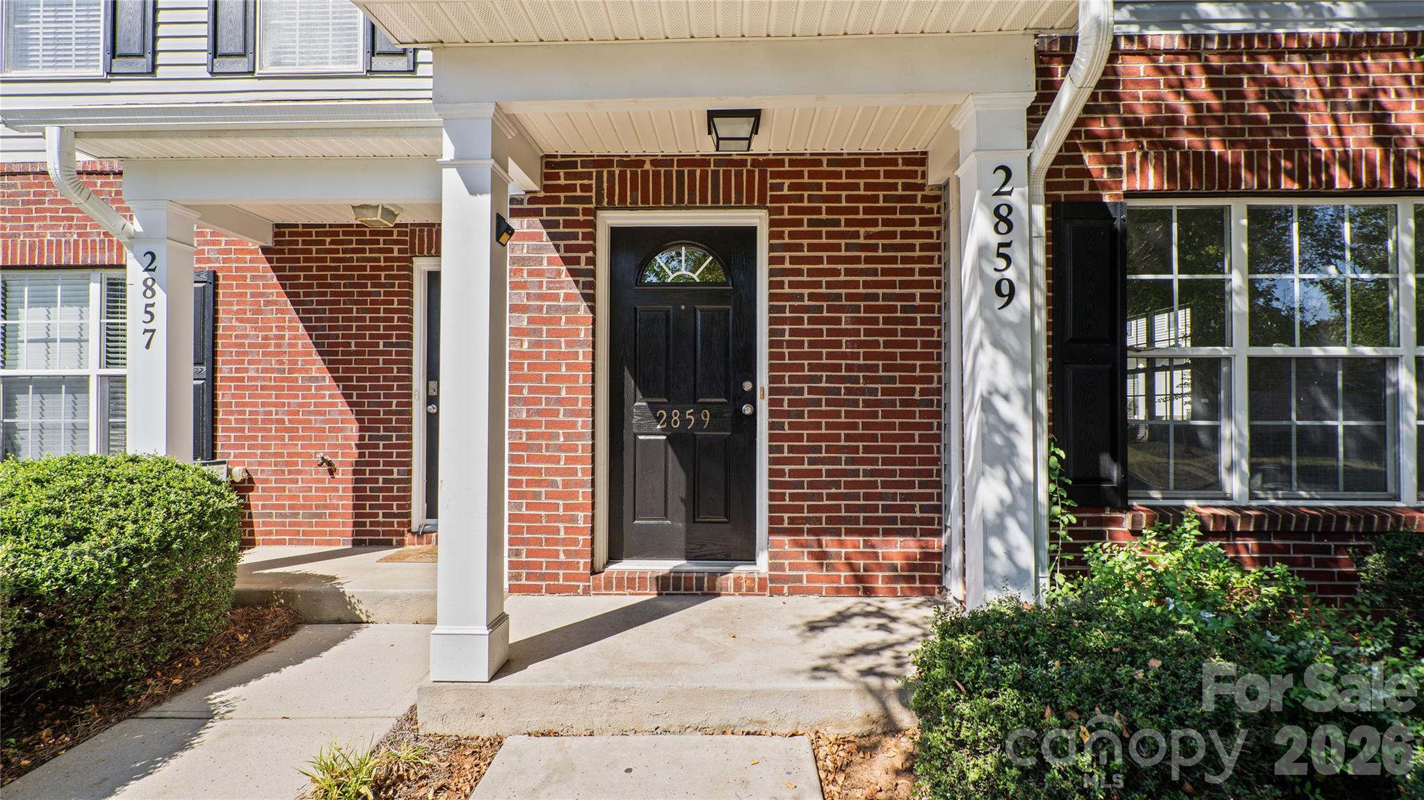 2859 Summergrove Court Property Photo 3