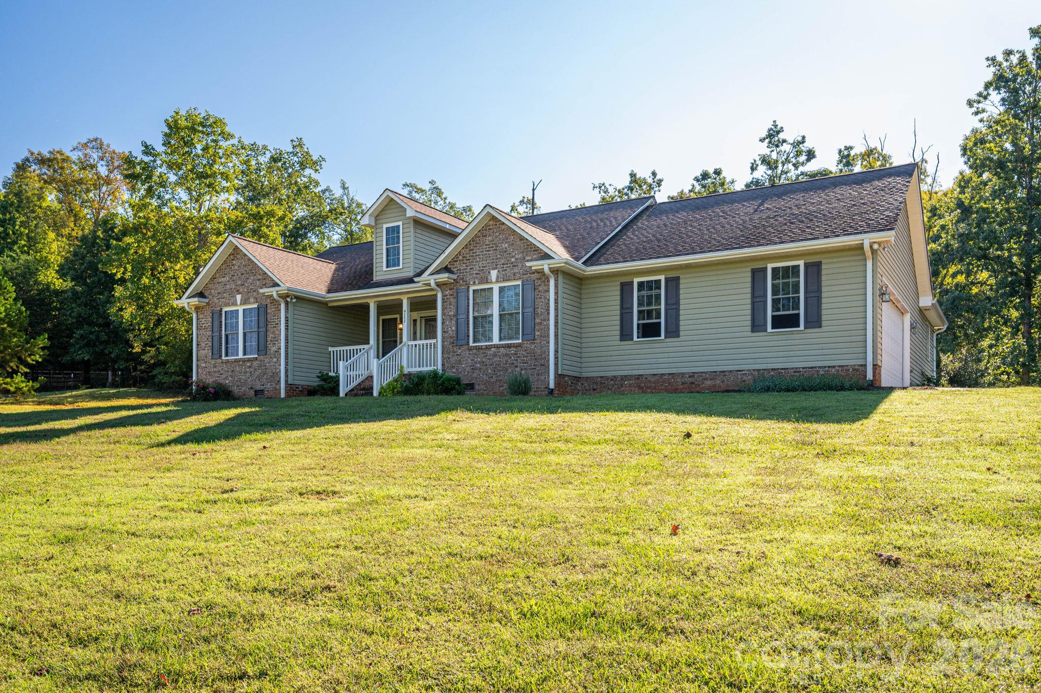 4252 Goodson Road Property Photo 4