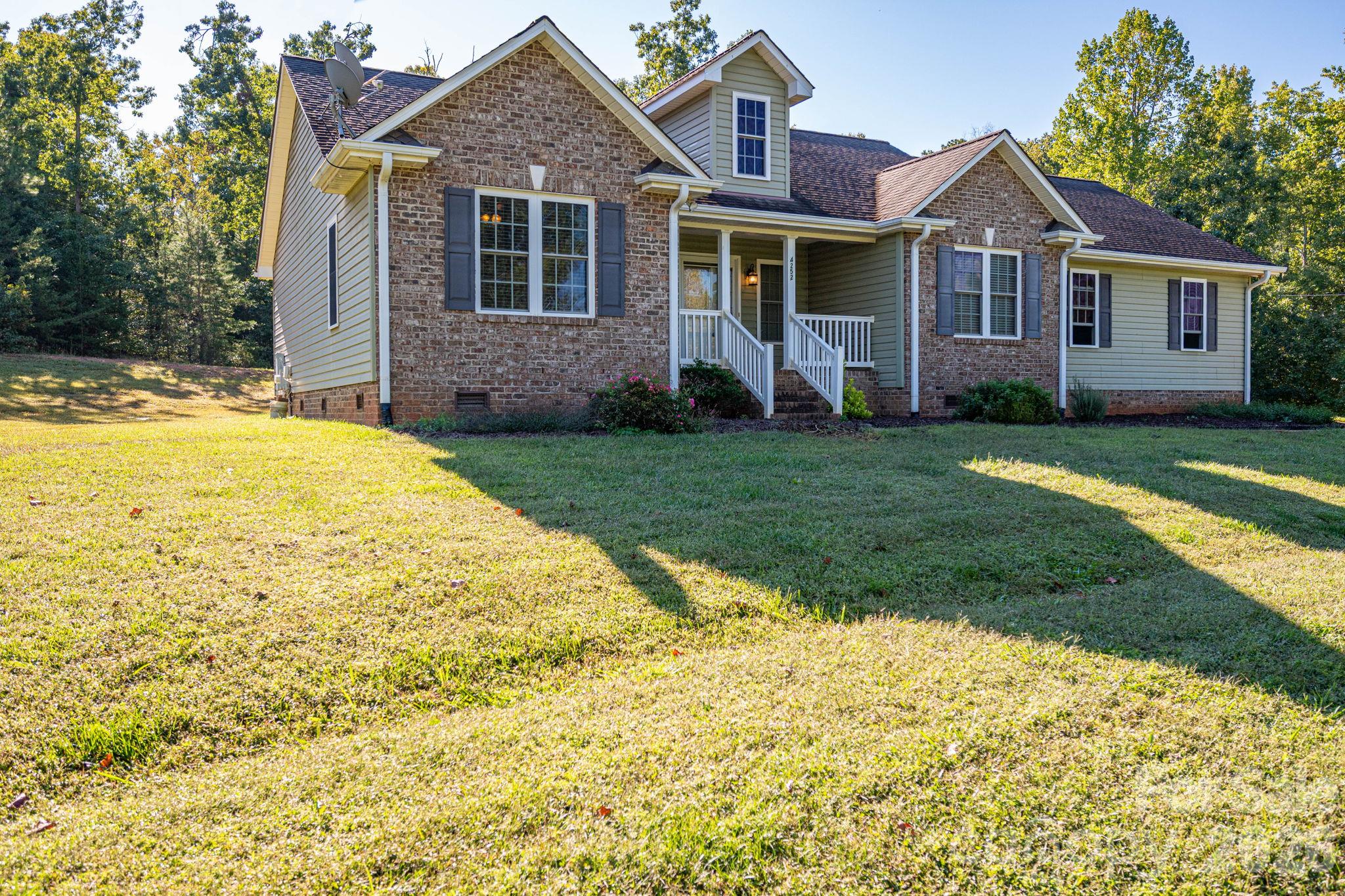 4252 Goodson Road Property Photo 7
