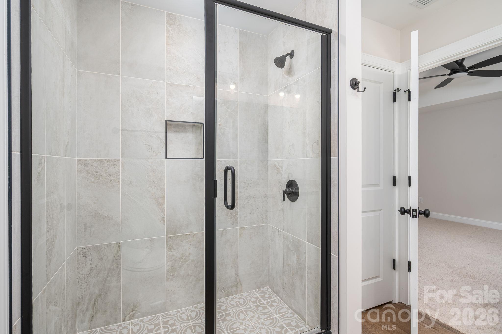 411 Lee Street Property Photo 8