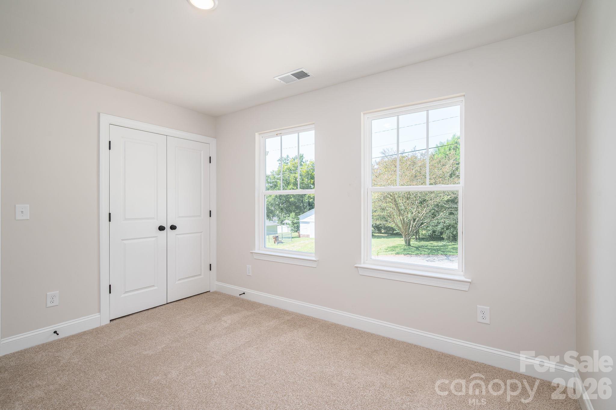 411 Lee Street Property Photo 9
