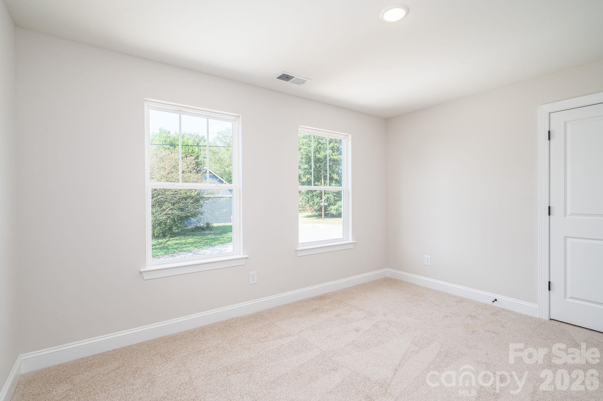 411 Lee Street Property Photo 11