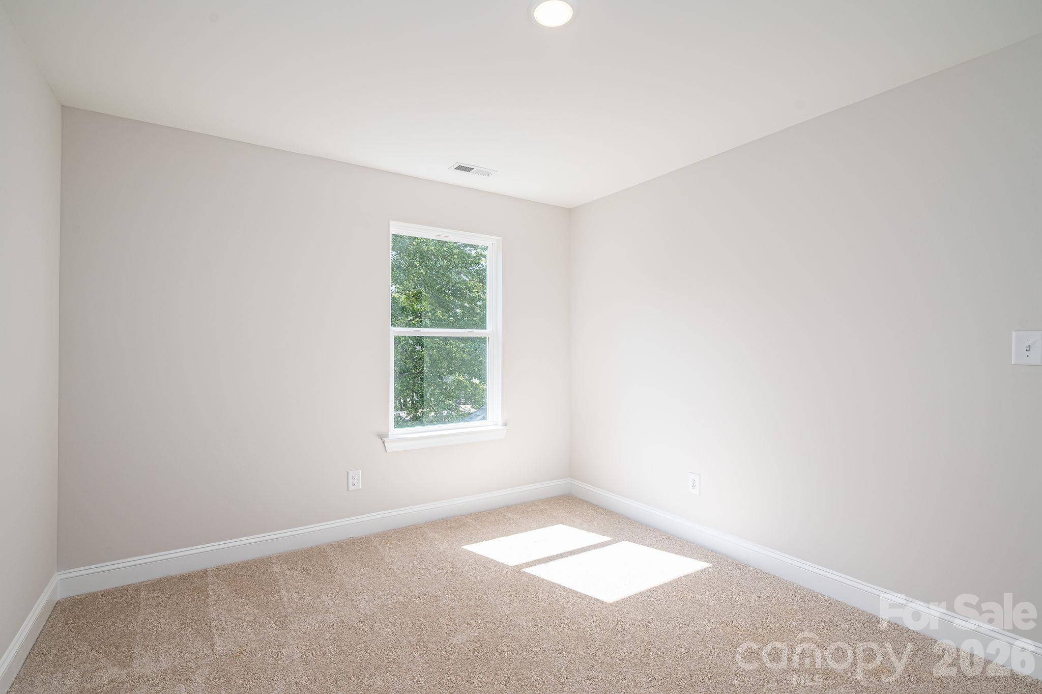 411 Lee Street Property Photo 13