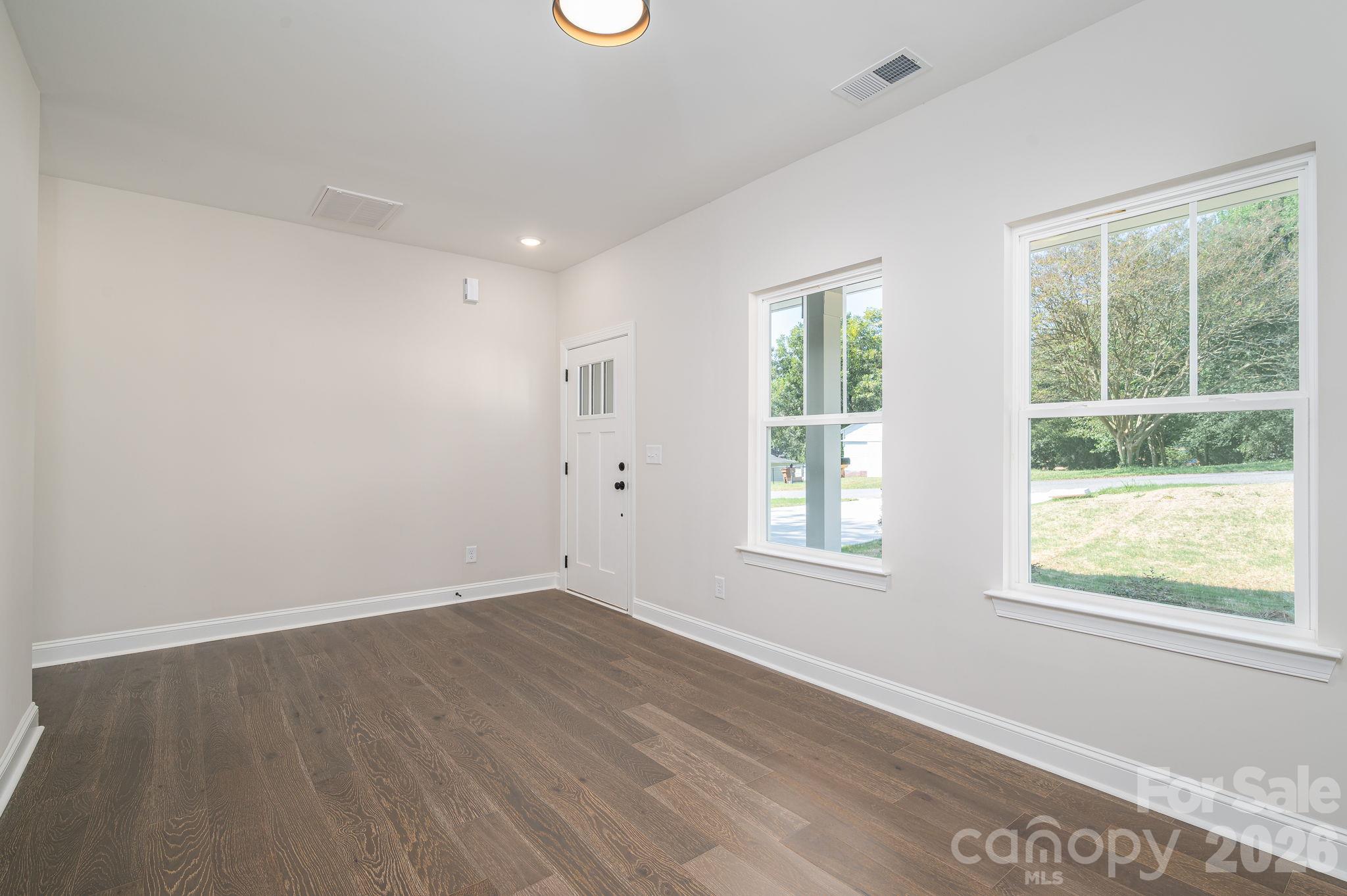 411 Lee Street Property Photo 15