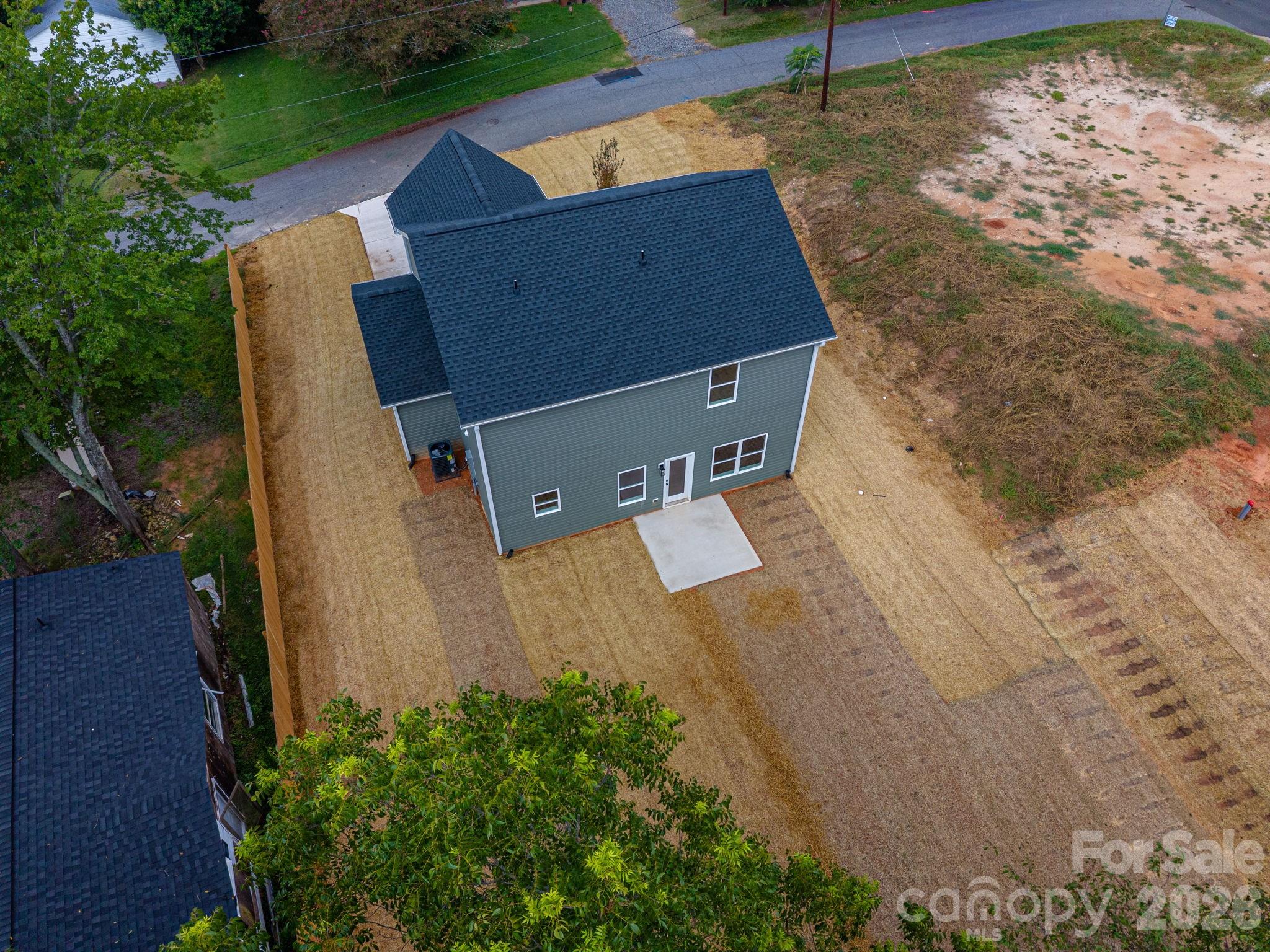 411 Lee Street Property Photo 18