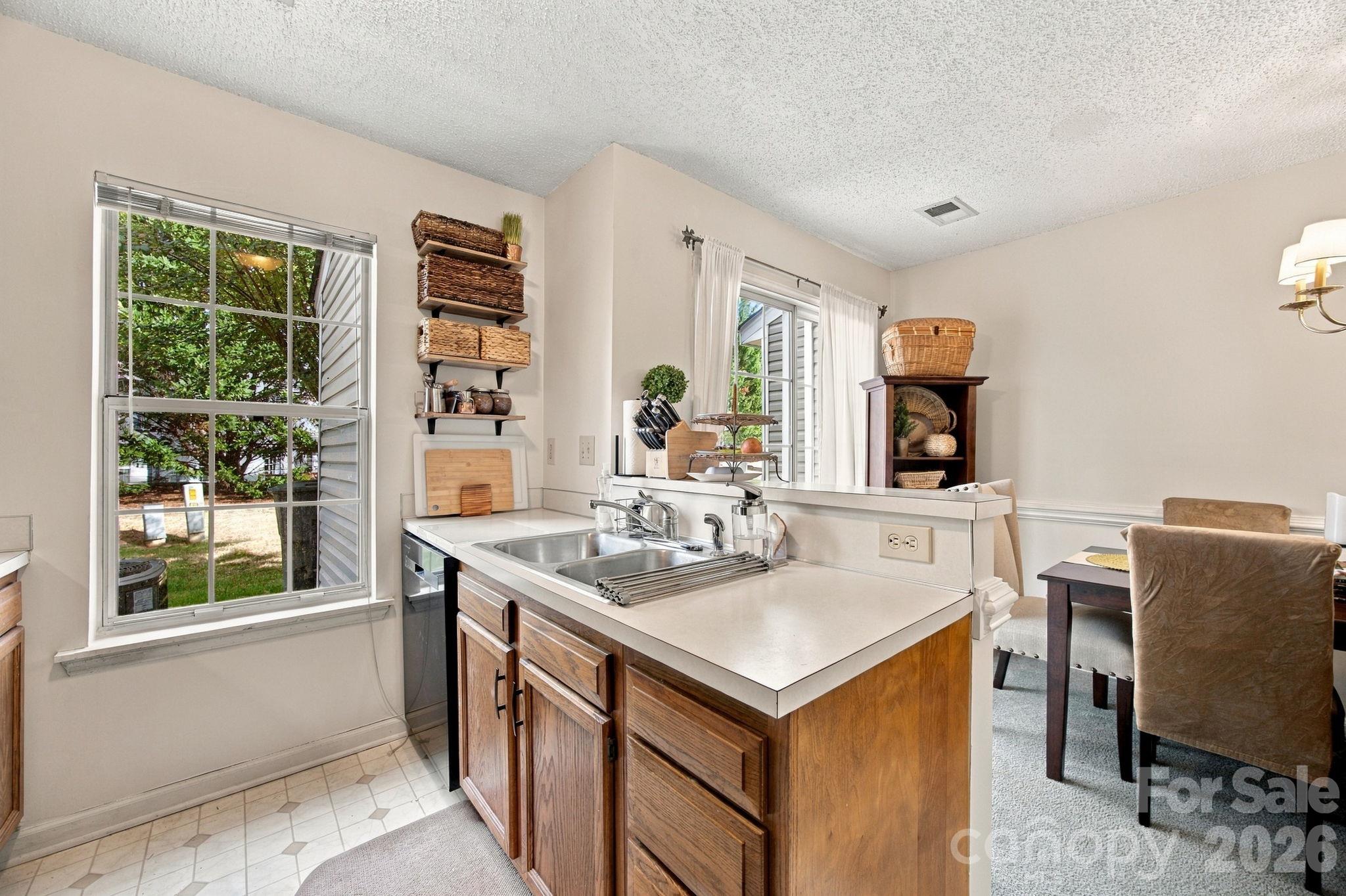 8256 Golf Ridge Drive Property Photo 5