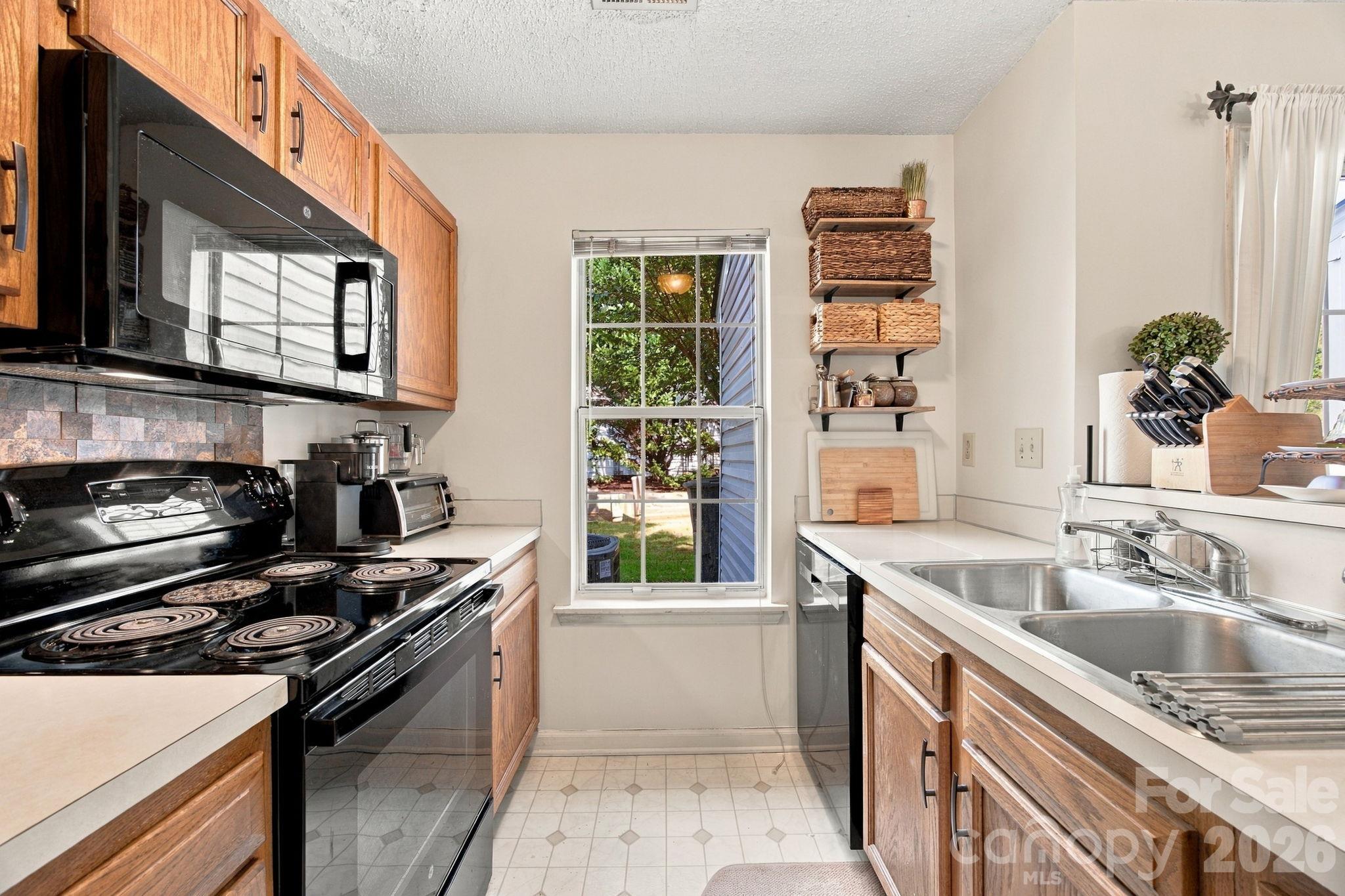 8256 Golf Ridge Drive Property Photo 6