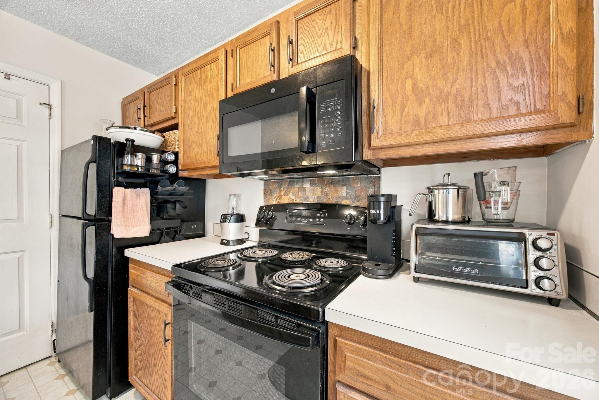8256 Golf Ridge Drive Property Photo 7