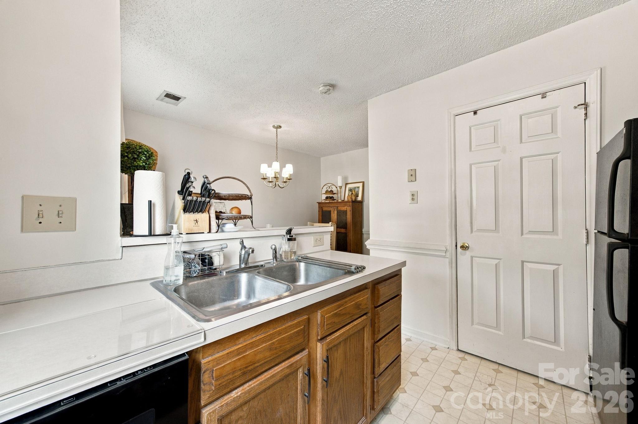 8256 Golf Ridge Drive Property Photo 8