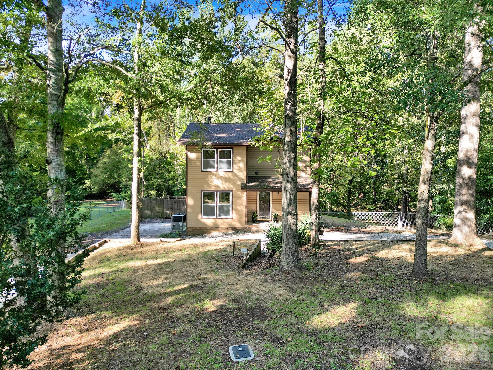 2504 Downey Drive Property Photo 4