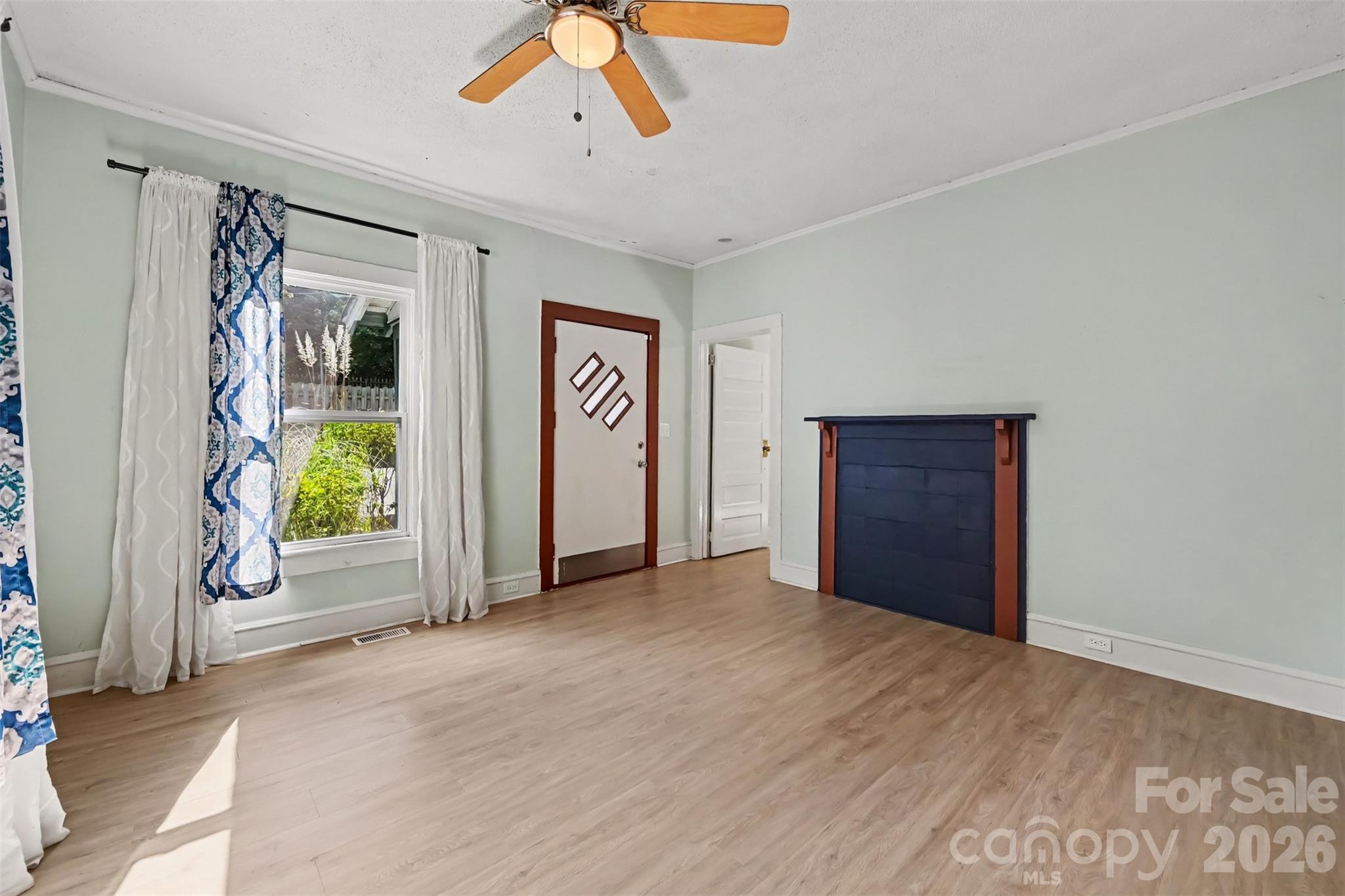 607 S Harding Avenue Property Photo 2