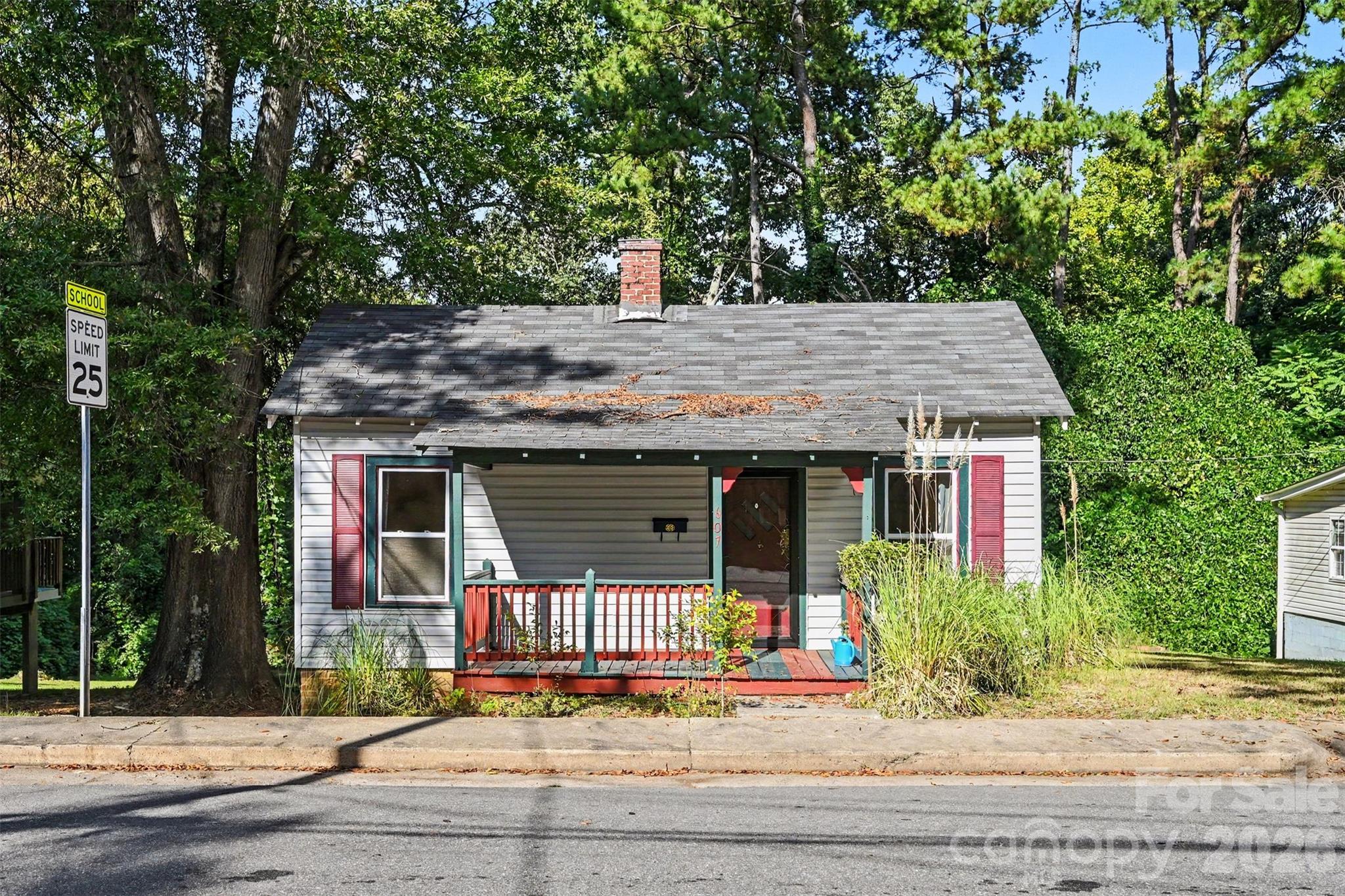 607 S Harding Avenue Property Photo 3