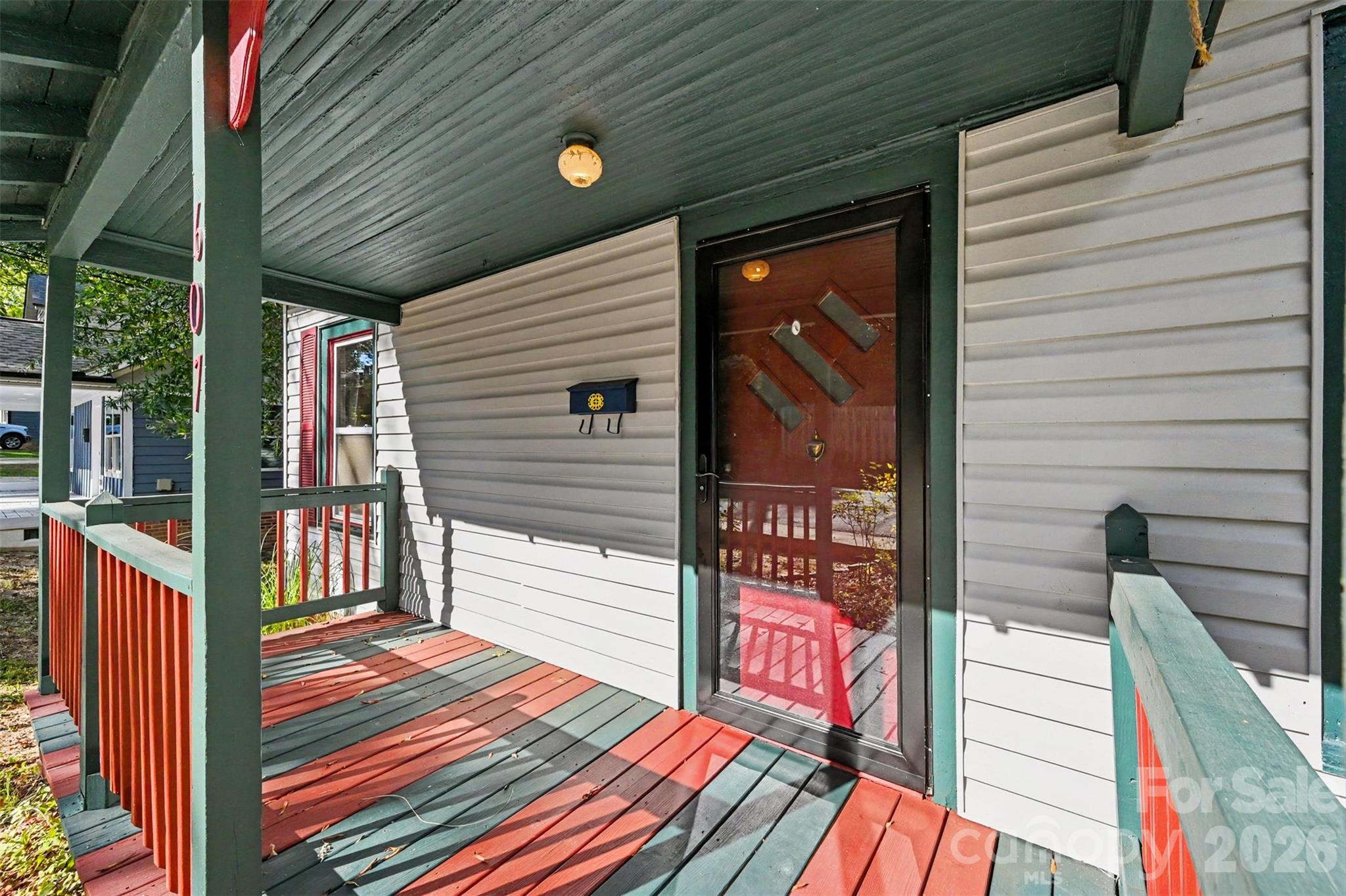 607 S Harding Avenue Property Photo 4