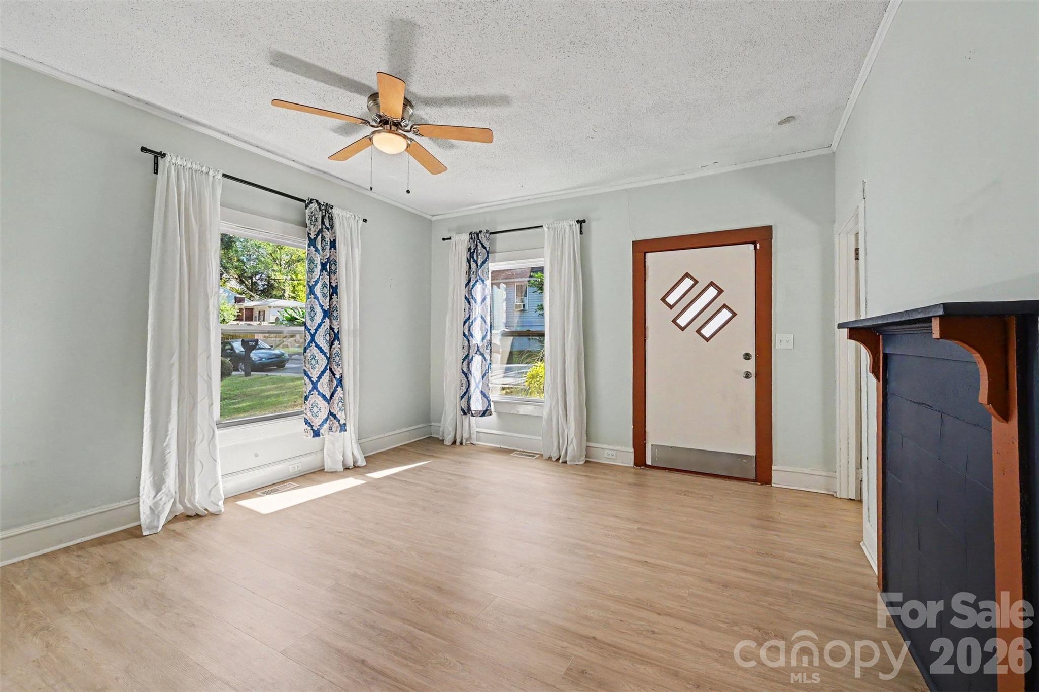 607 S Harding Avenue Property Photo 6