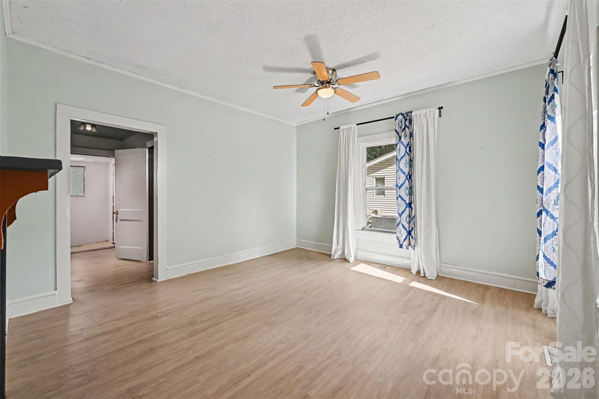 607 S Harding Avenue Property Photo 8