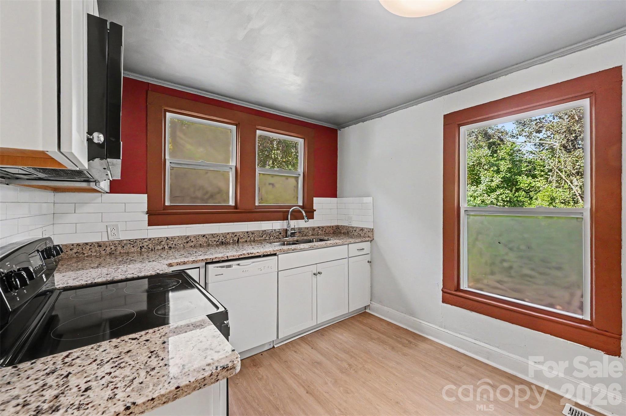 607 S Harding Avenue Property Photo 17