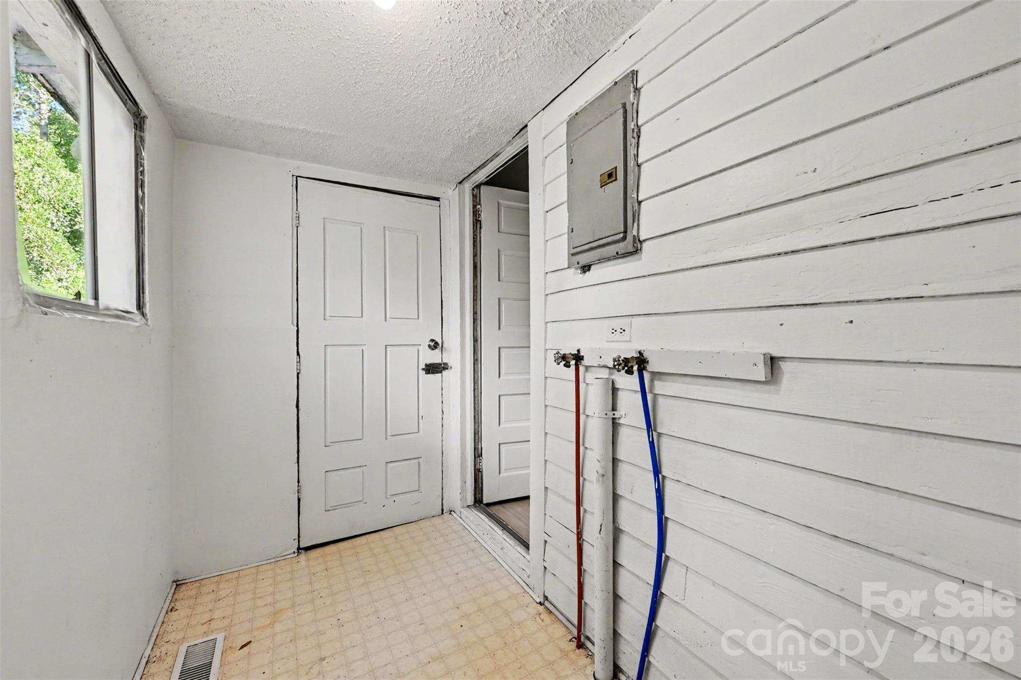 607 S Harding Avenue Property Photo 22
