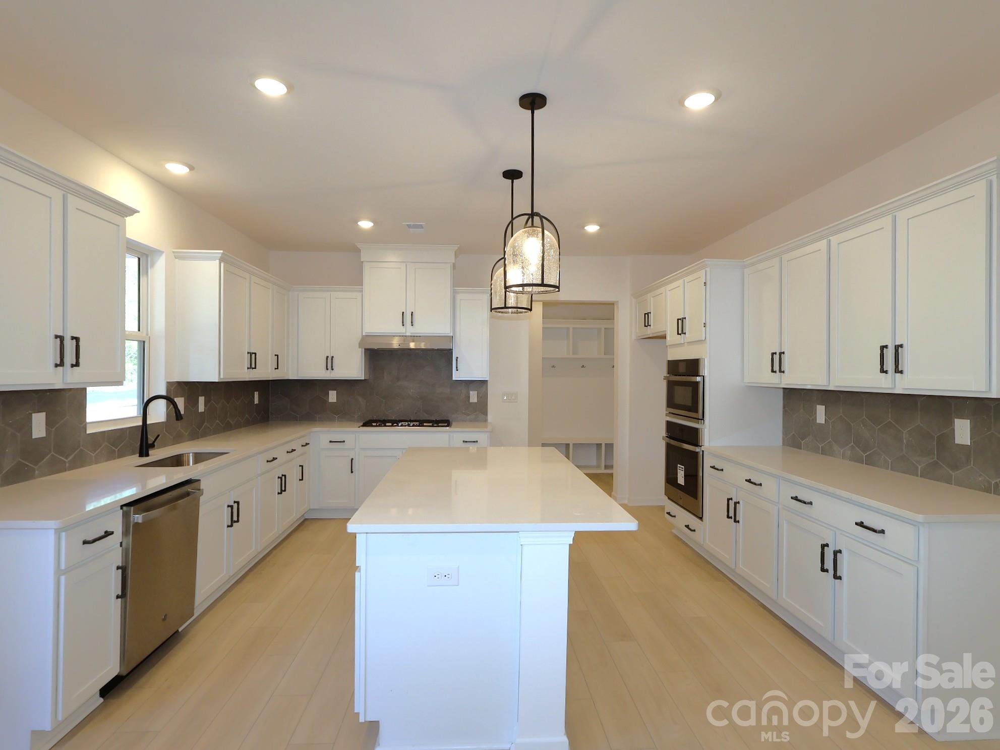 242 Amber Glen Drive Property Photo 4