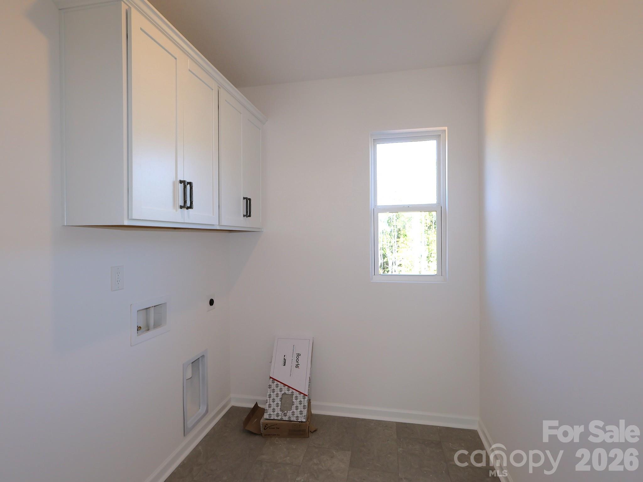 242 Amber Glen Drive Property Photo 14