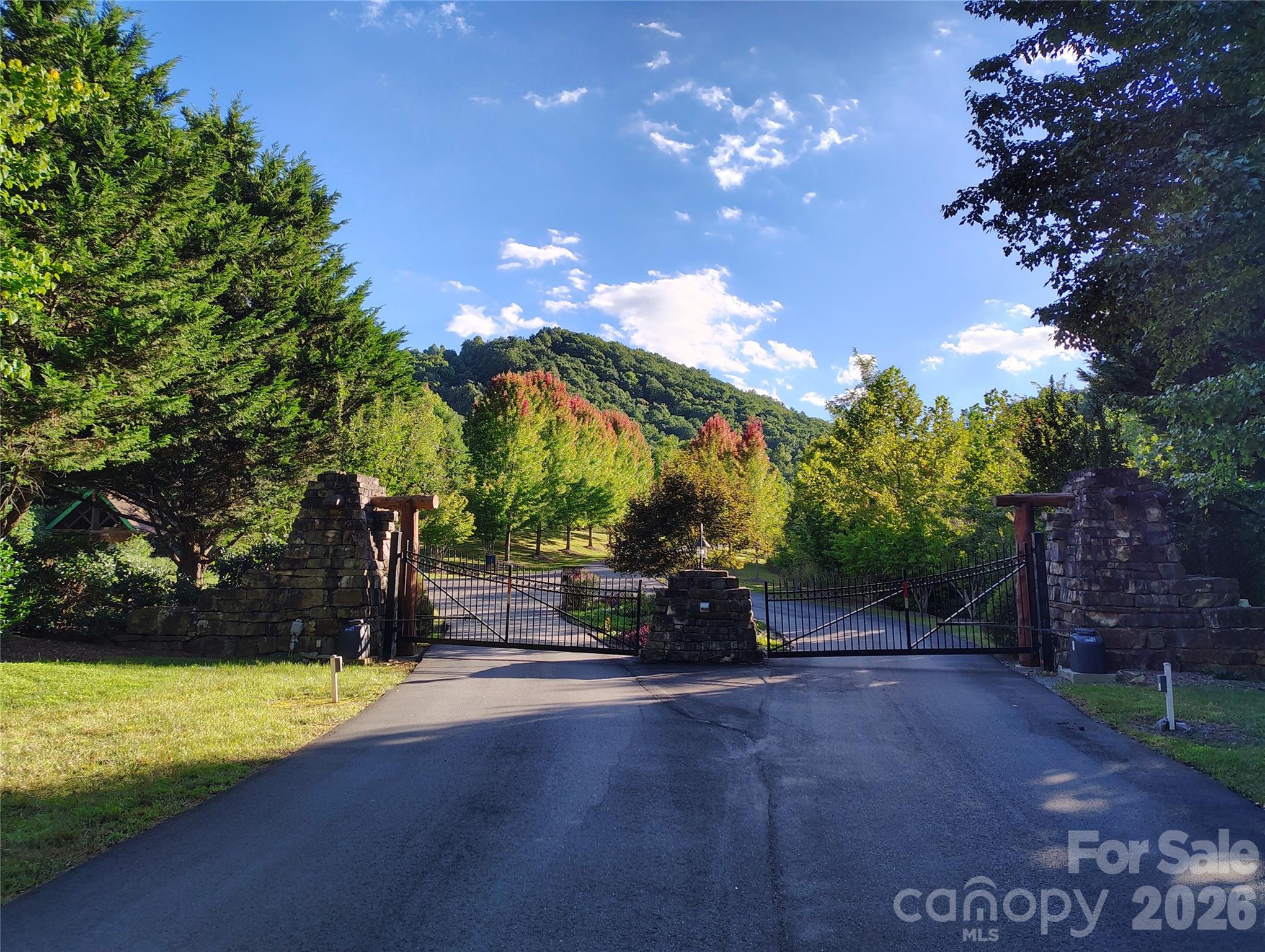304 Feather Falls Trail 4 Property Photo 1