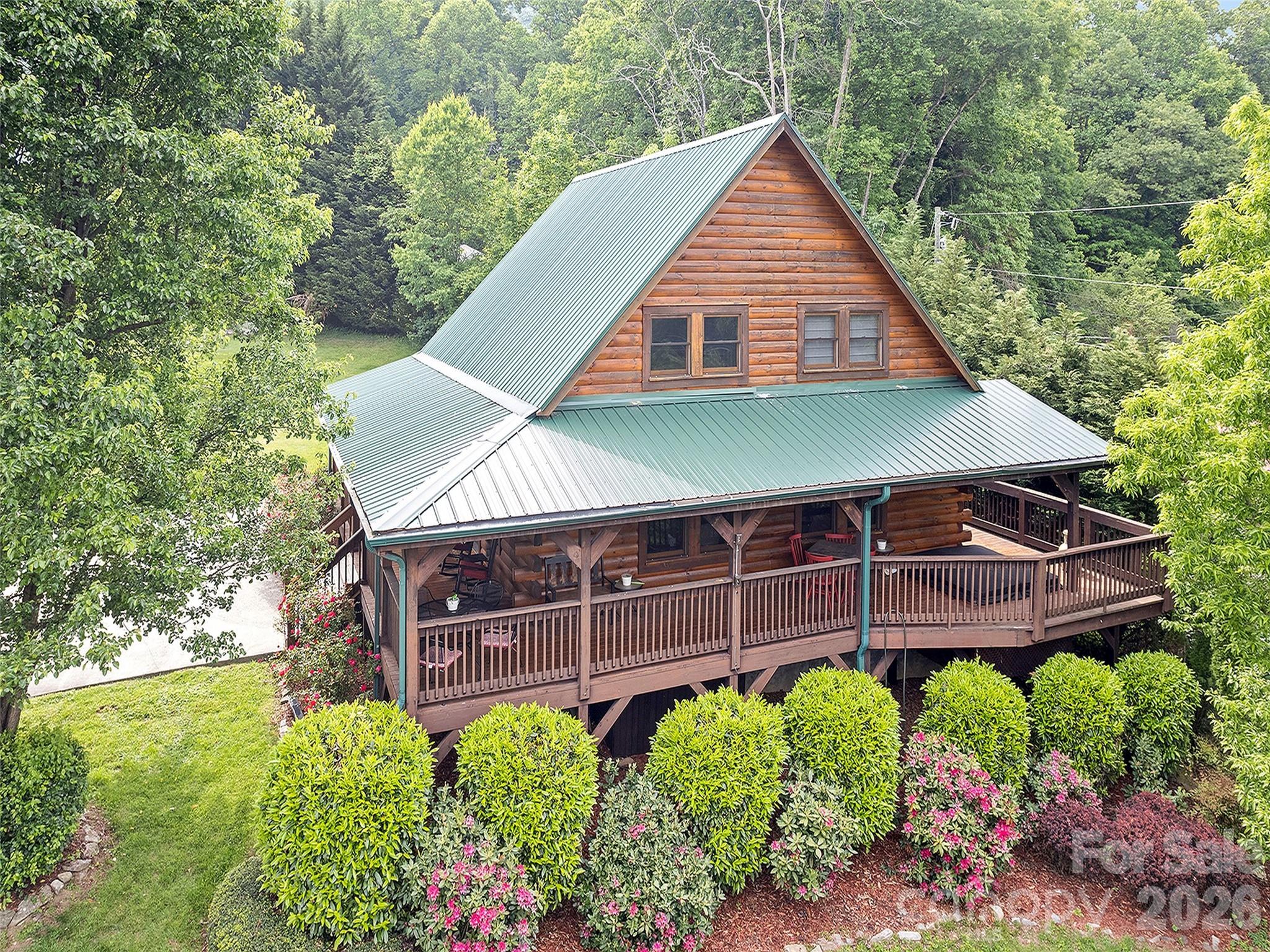 547 Panoramic Loop Property Photo 1