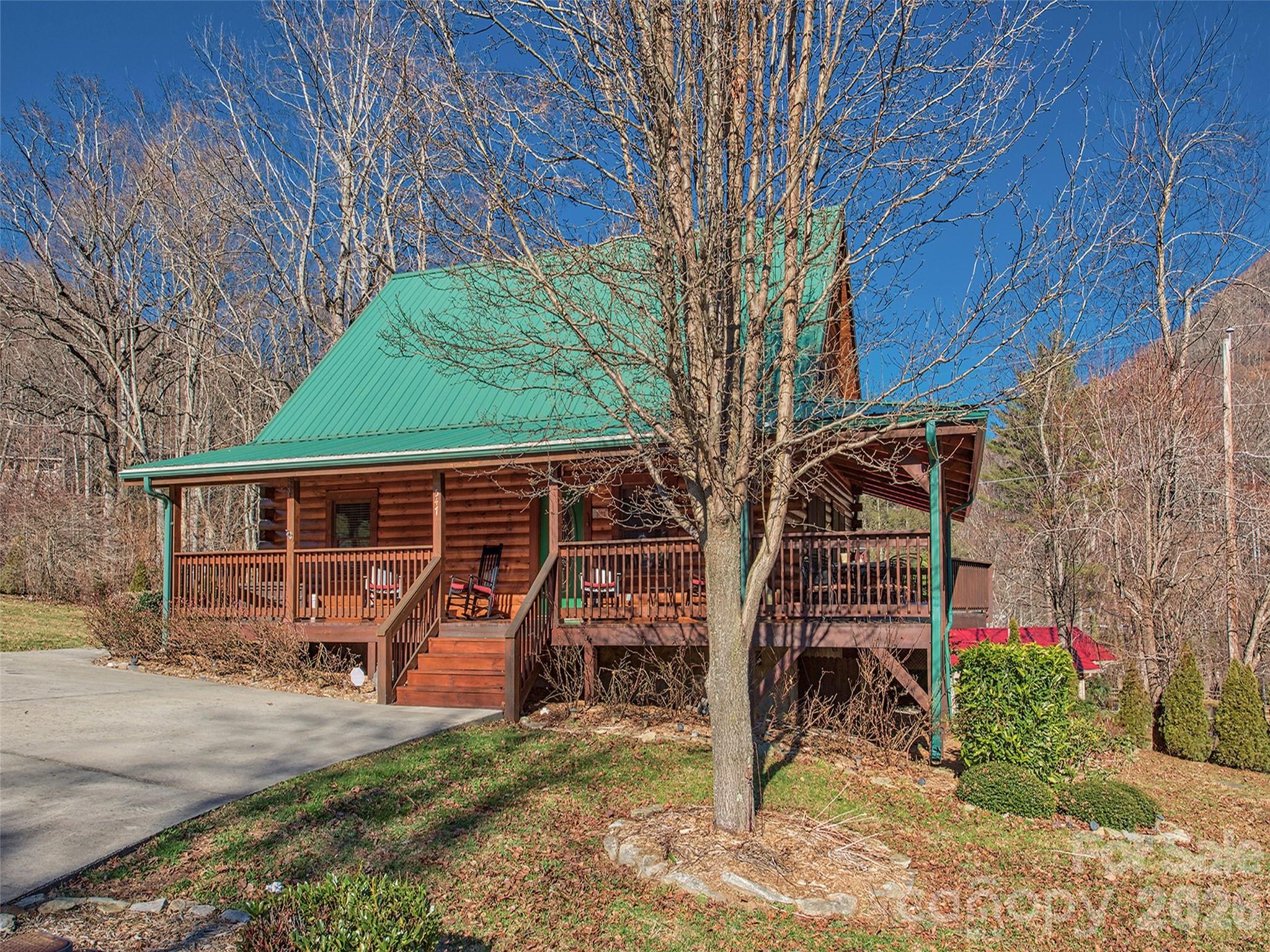 547 Panoramic Loop Property Photo 4