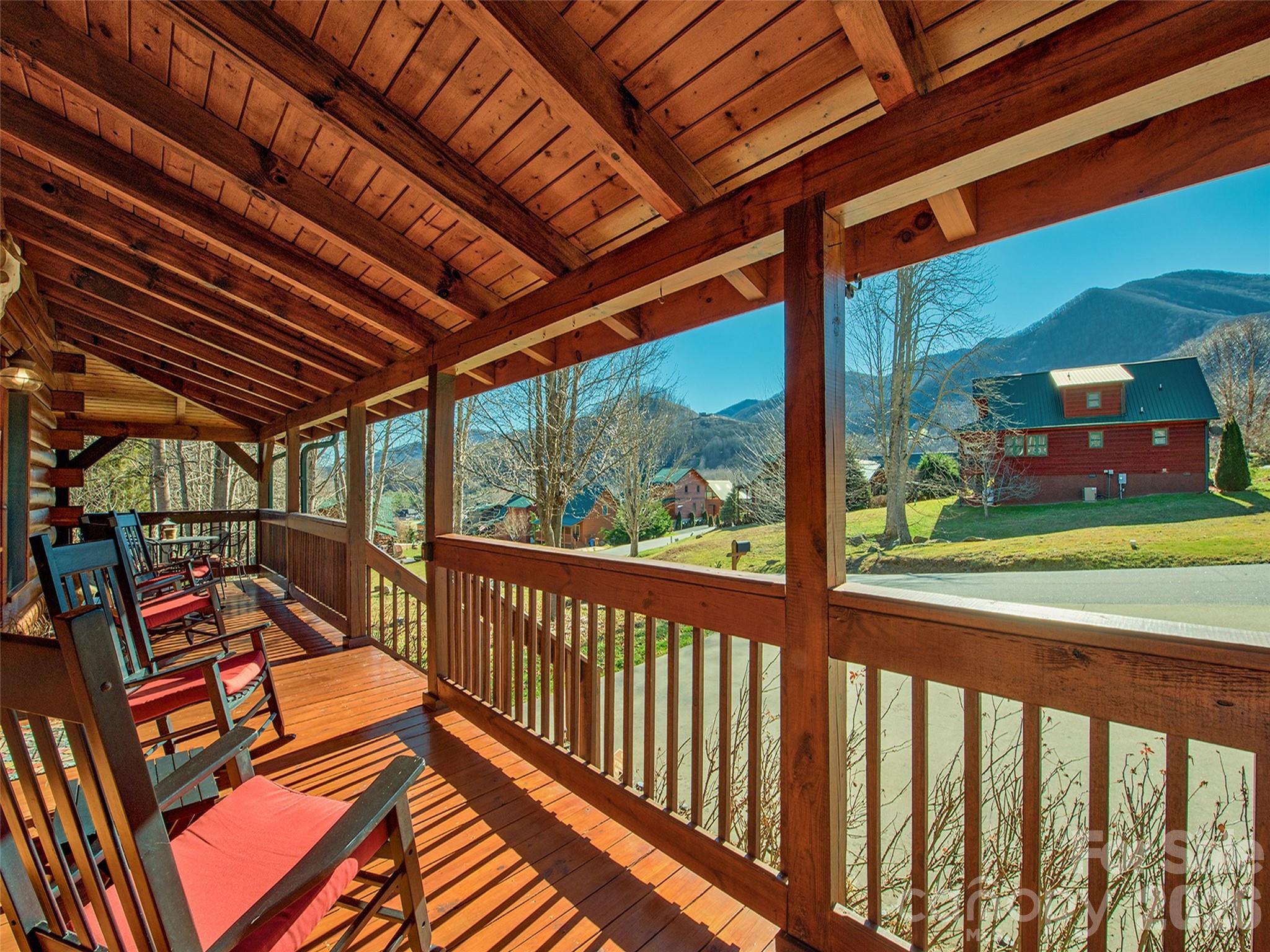 547 Panoramic Loop Property Photo 6