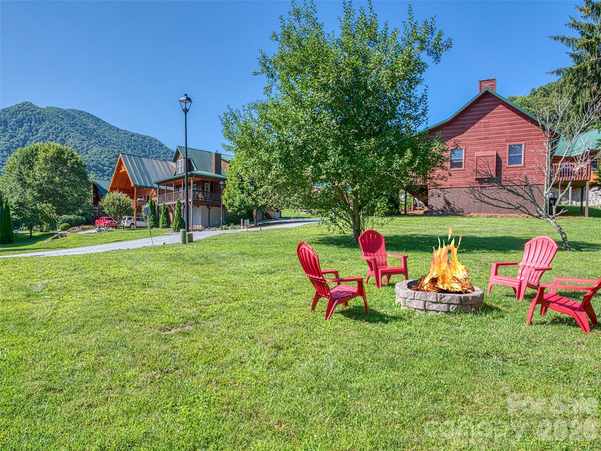 547 Panoramic Loop Property Photo 7